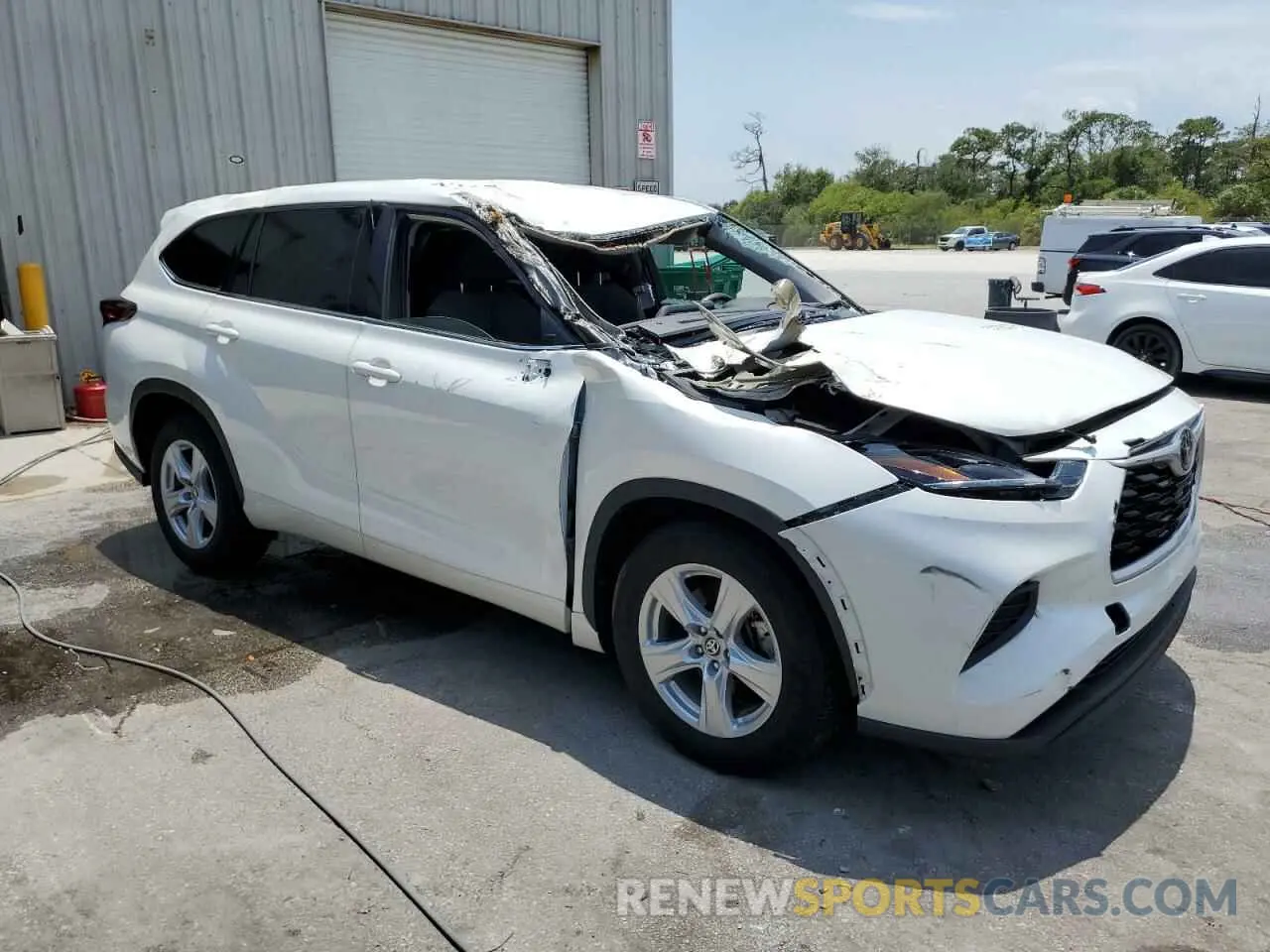 4 Photograph of a damaged car 5TDCZRAH2LS029755 TOYOTA HIGHLANDER 2022