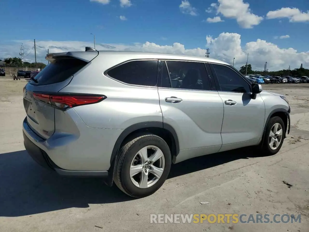3 Photograph of a damaged car 5TDCZRAH3NS108175 TOYOTA HIGHLANDER 2022