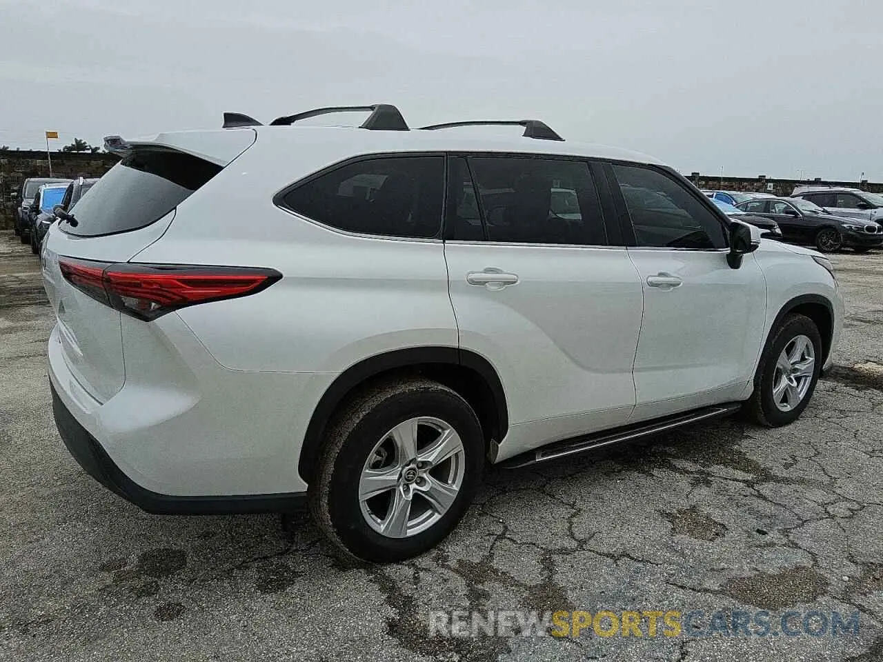 3 Photograph of a damaged car 5TDCZRAH3NS134985 TOYOTA HIGHLANDER 2022