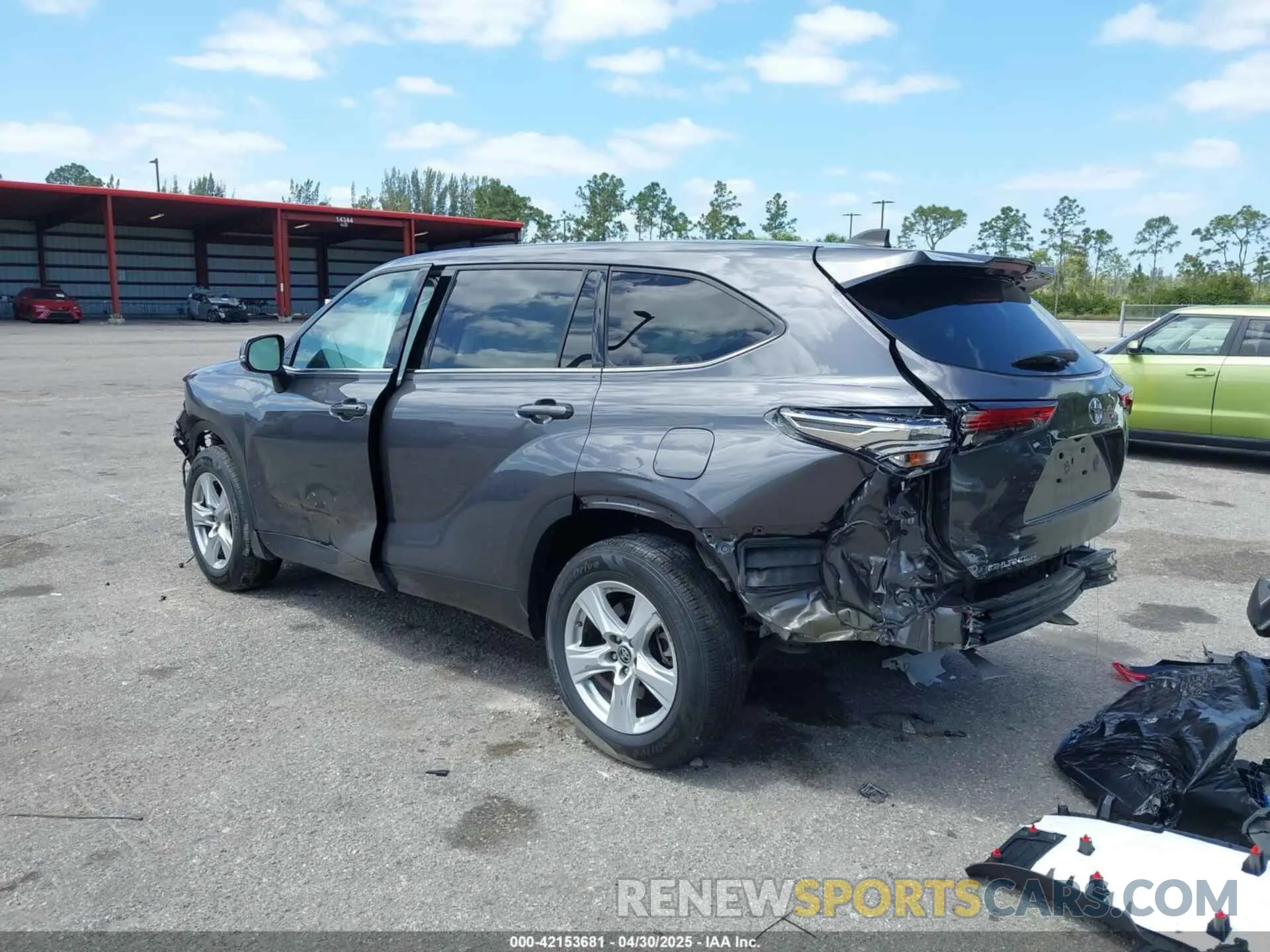 3 Photograph of a damaged car 5TDCZRAH4NS543318 TOYOTA HIGHLANDER 2022
