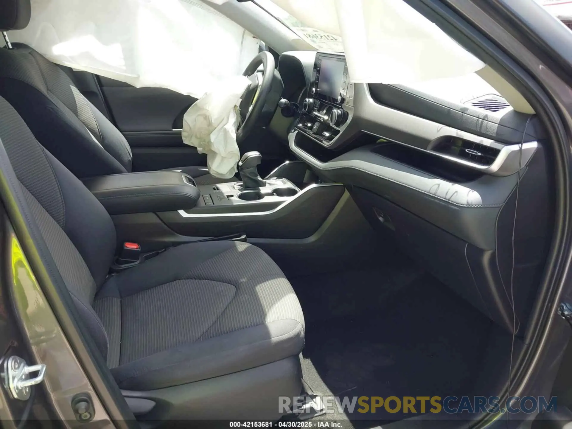 5 Photograph of a damaged car 5TDCZRAH4NS543318 TOYOTA HIGHLANDER 2022