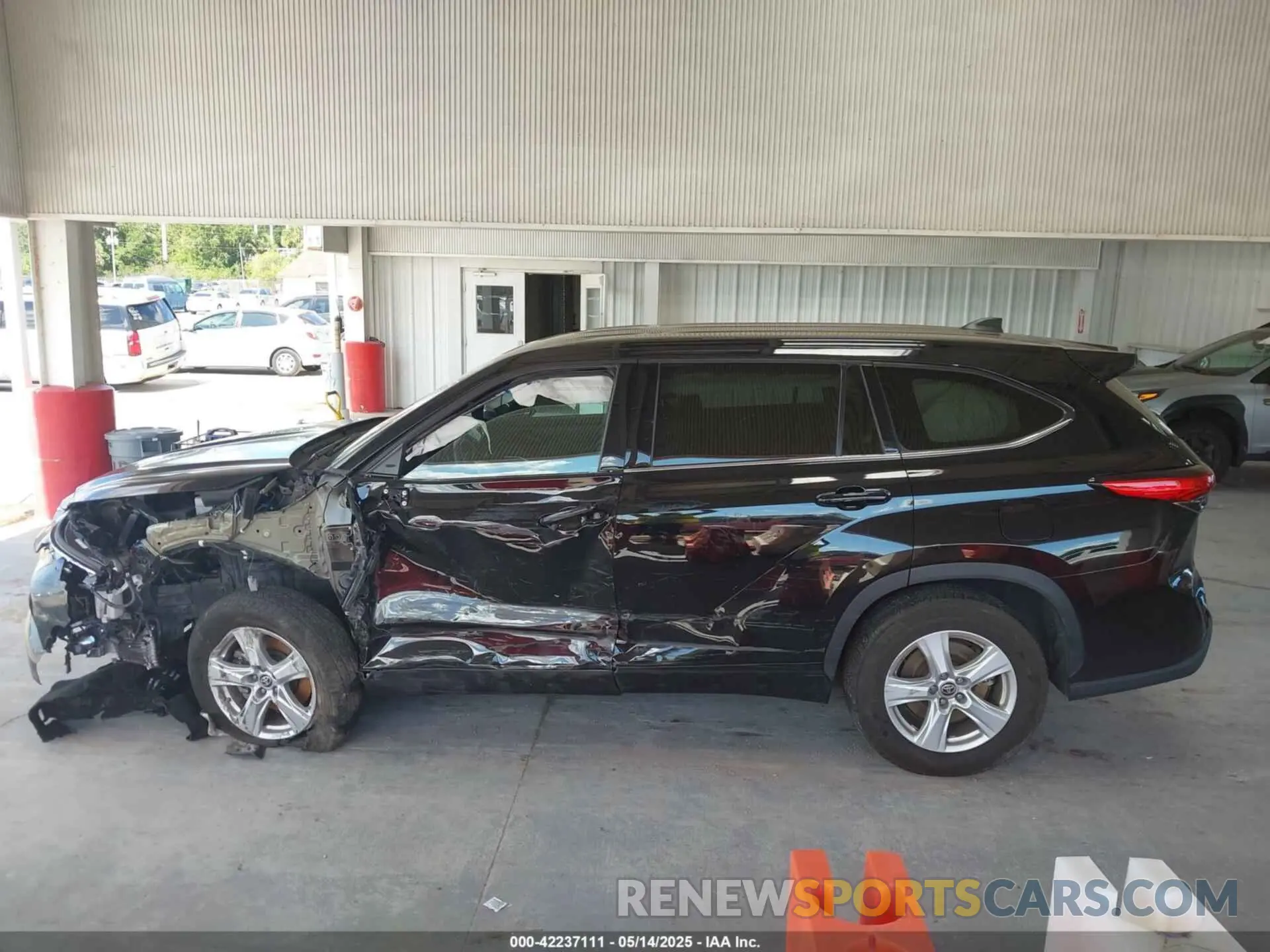 15 Photograph of a damaged car 5TDCZRAH5NS132283 TOYOTA HIGHLANDER 2022