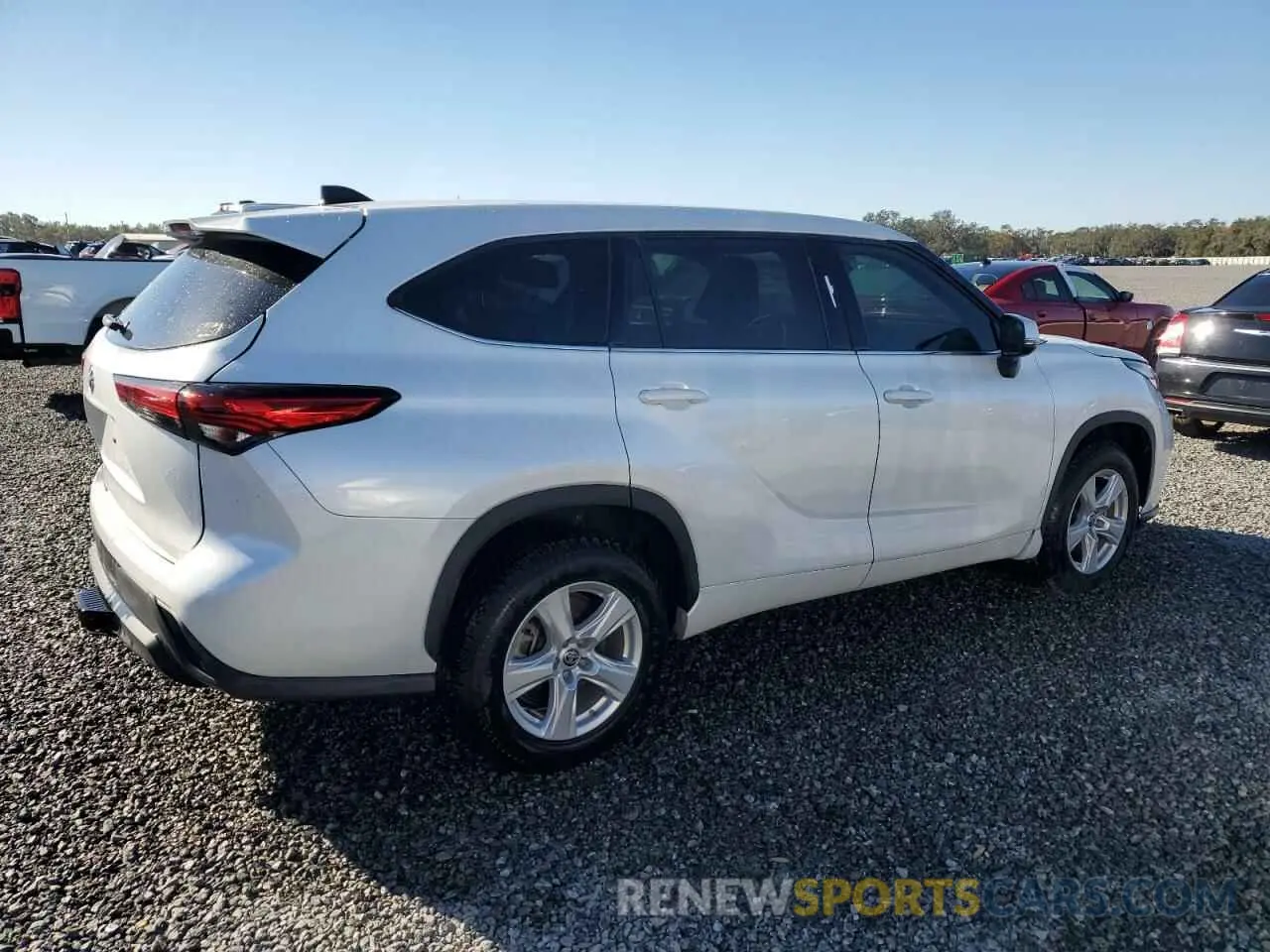 3 Photograph of a damaged car 5TDCZRAH6NS545605 TOYOTA HIGHLANDER 2022