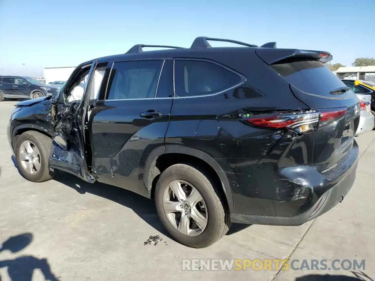 2 Photograph of a damaged car 5TDCZRAH8NS558212 TOYOTA HIGHLANDER 2022