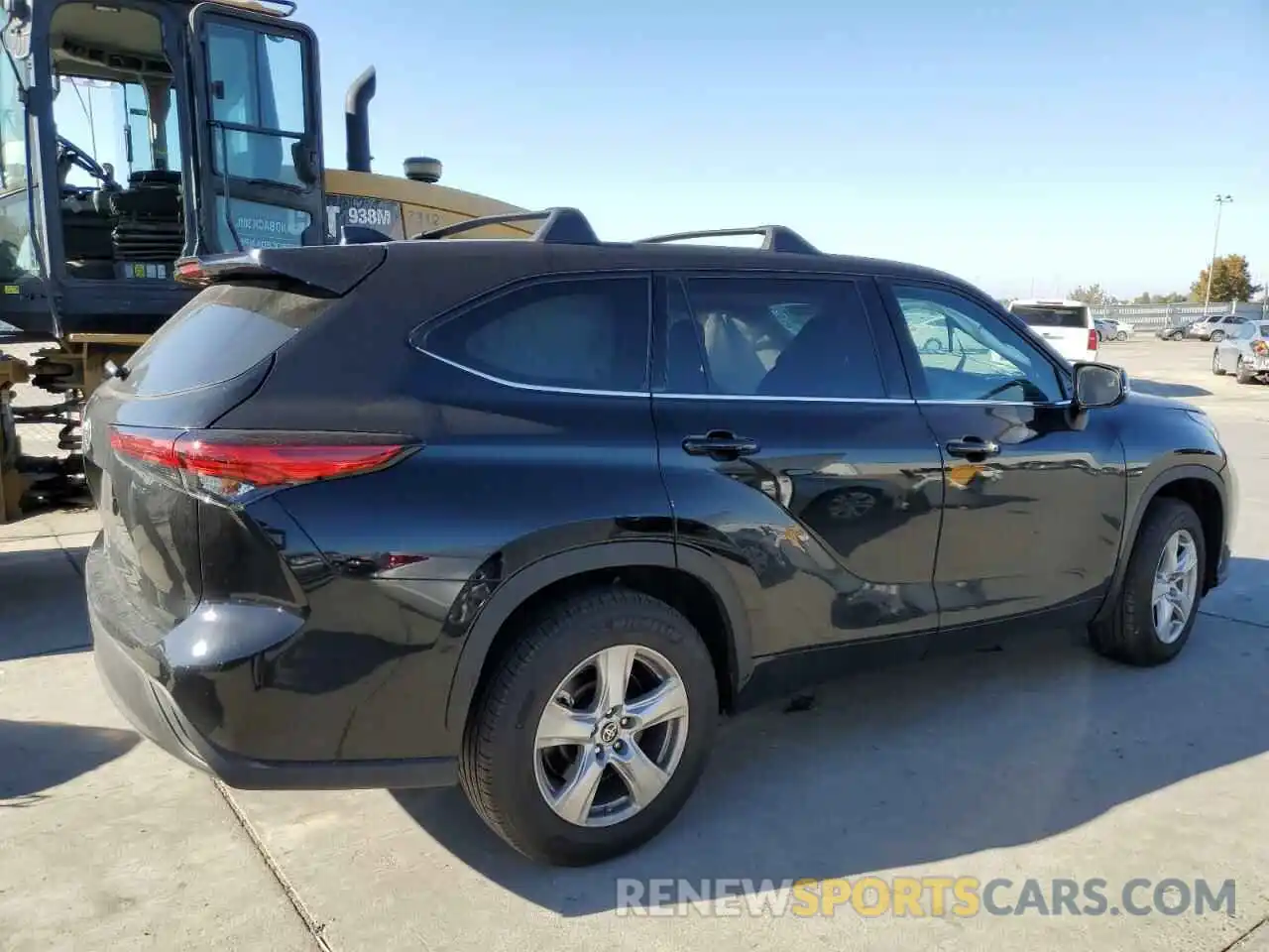 3 Photograph of a damaged car 5TDCZRAH8NS558212 TOYOTA HIGHLANDER 2022