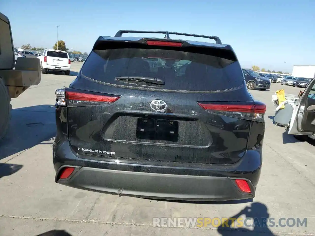 6 Photograph of a damaged car 5TDCZRAH8NS558212 TOYOTA HIGHLANDER 2022