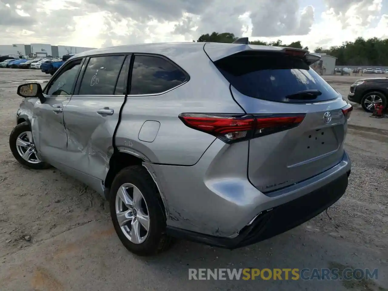 3 Photograph of a damaged car 5TDCZRAH9NS095867 TOYOTA HIGHLANDER 2022