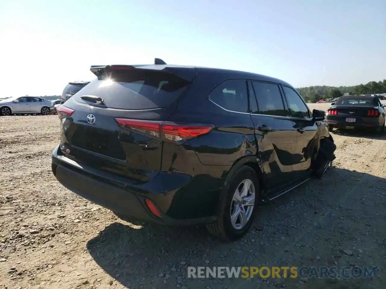 4 Photograph of a damaged car 5TDCZRAHXNS122669 TOYOTA HIGHLANDER 2022