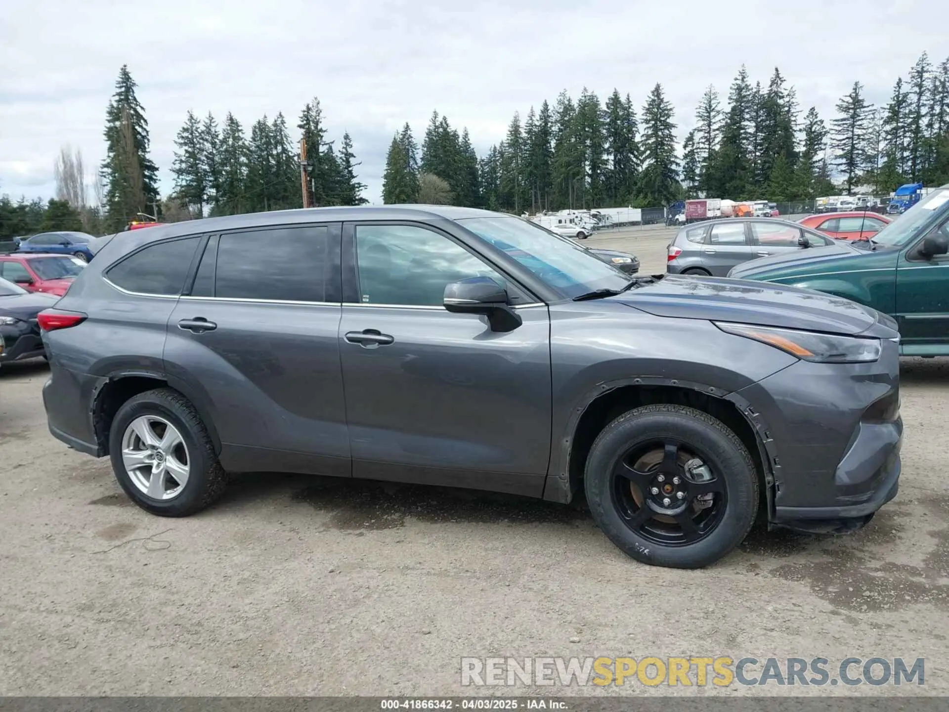 14 Photograph of a damaged car 5TDCZRBH2NS578180 TOYOTA HIGHLANDER 2022