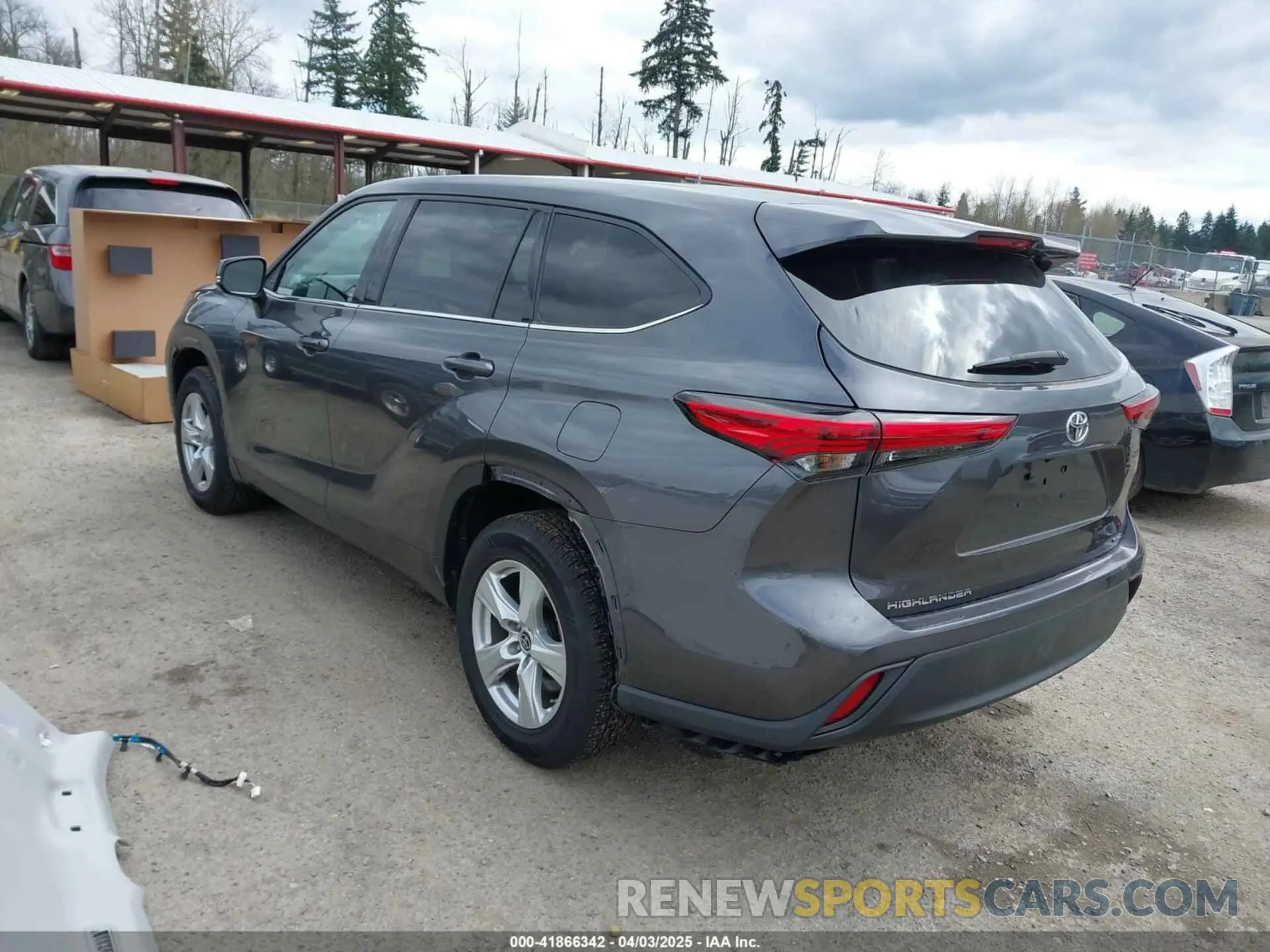 3 Photograph of a damaged car 5TDCZRBH2NS578180 TOYOTA HIGHLANDER 2022
