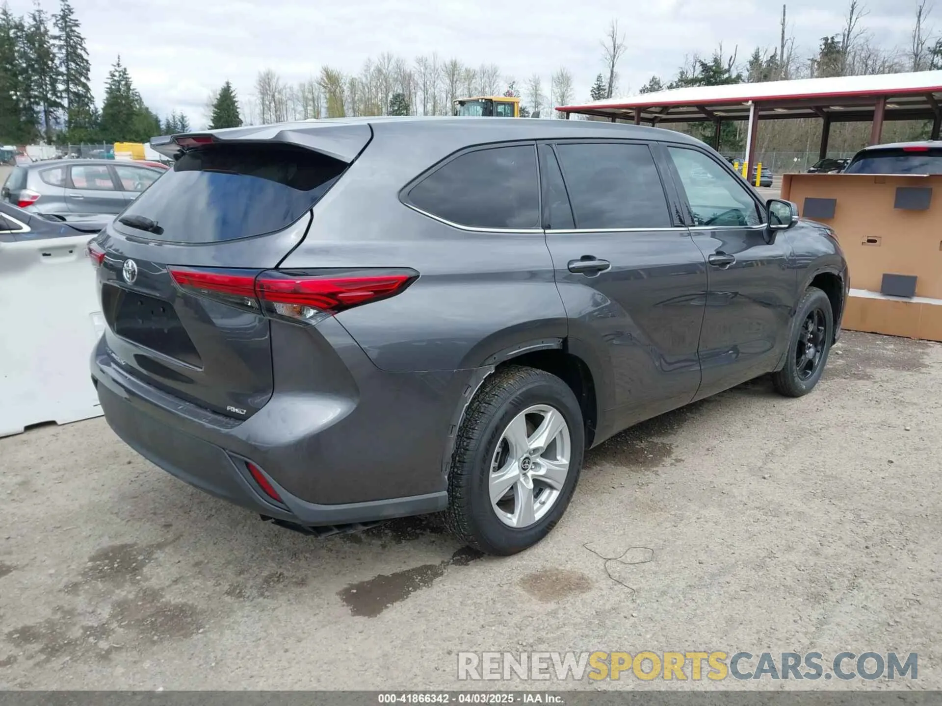 4 Photograph of a damaged car 5TDCZRBH2NS578180 TOYOTA HIGHLANDER 2022