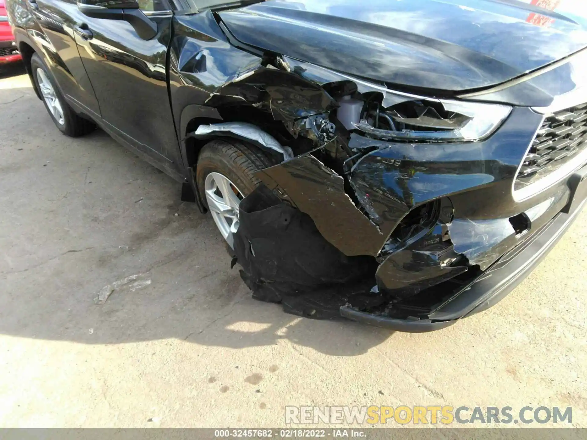 6 Photograph of a damaged car 5TDCZRBH9NS563305 TOYOTA HIGHLANDER 2022