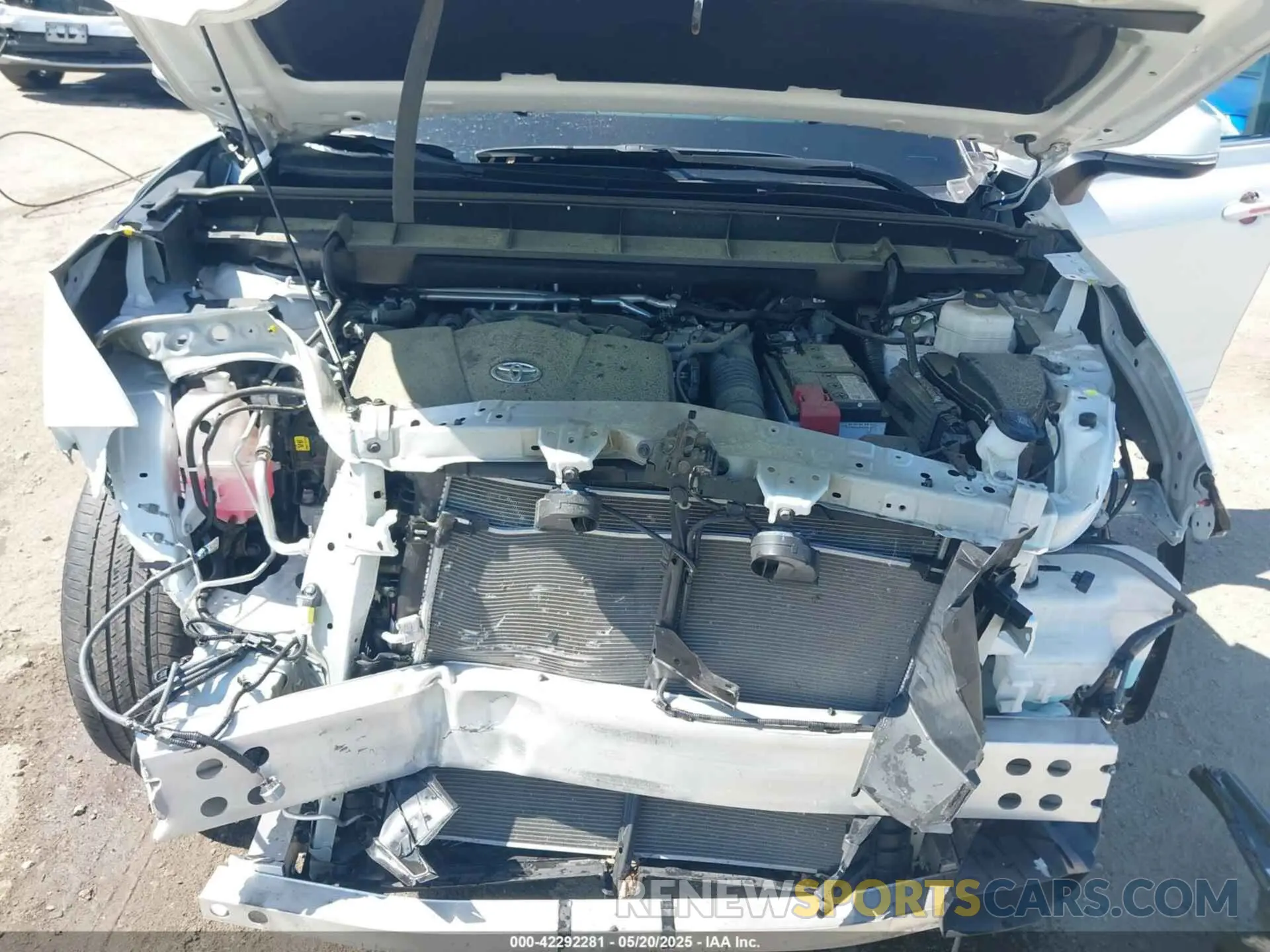 10 Photograph of a damaged car 5TDCZRBHXNS184202 TOYOTA HIGHLANDER 2022