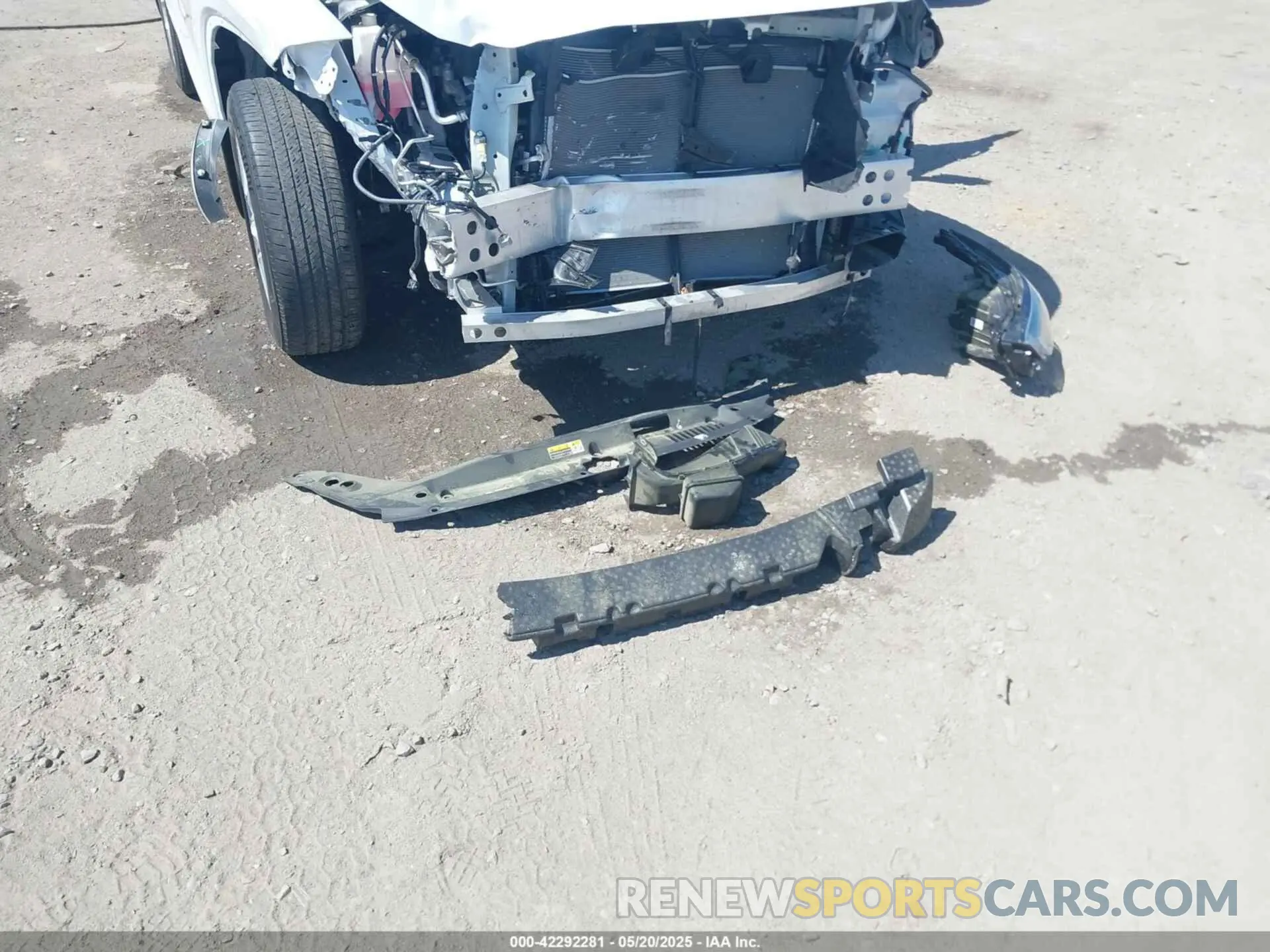 12 Photograph of a damaged car 5TDCZRBHXNS184202 TOYOTA HIGHLANDER 2022