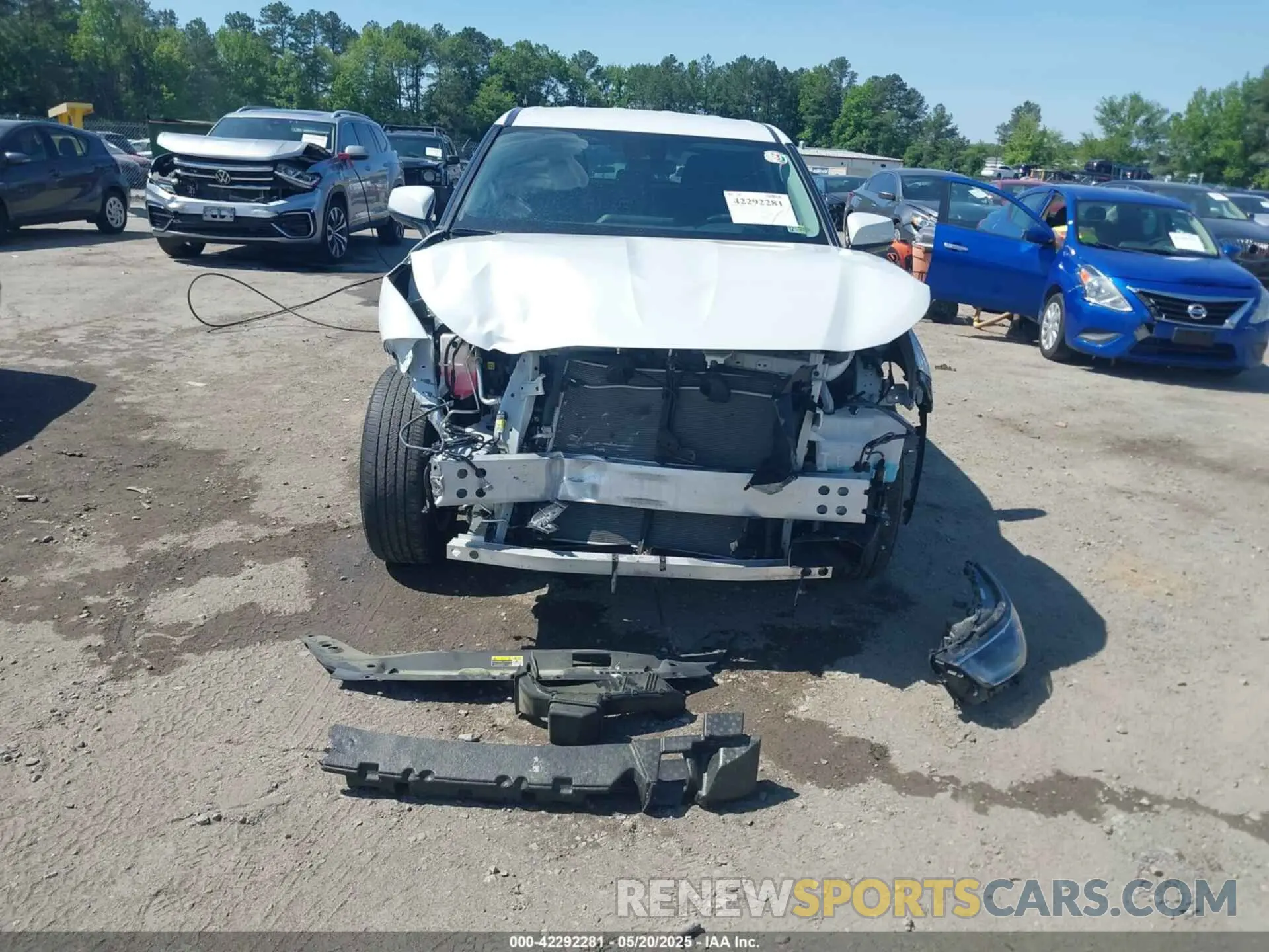 13 Photograph of a damaged car 5TDCZRBHXNS184202 TOYOTA HIGHLANDER 2022
