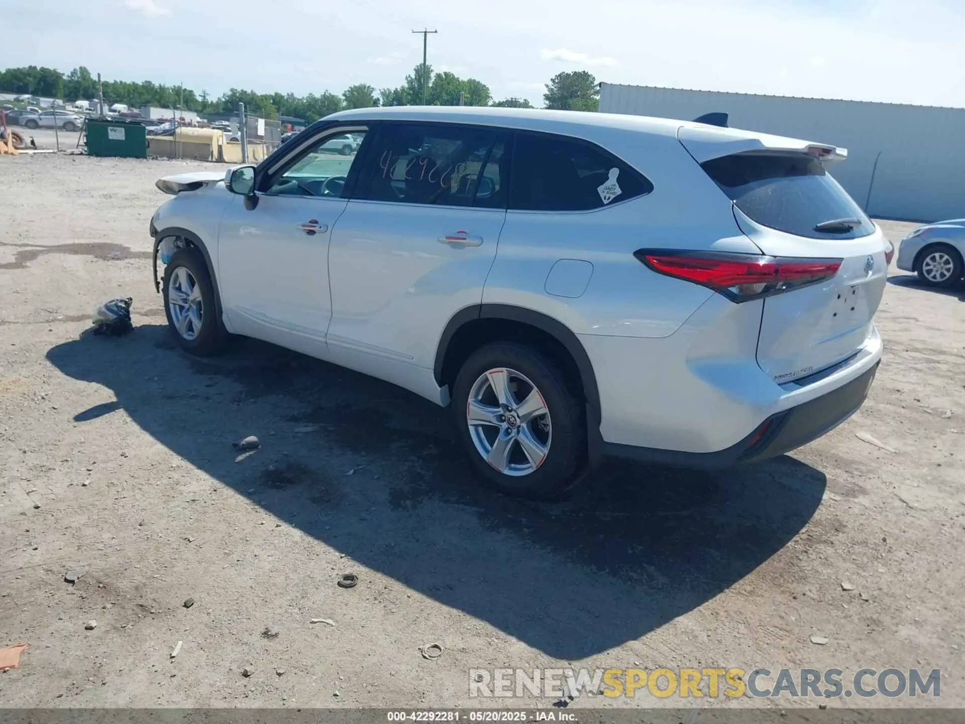 3 Photograph of a damaged car 5TDCZRBHXNS184202 TOYOTA HIGHLANDER 2022
