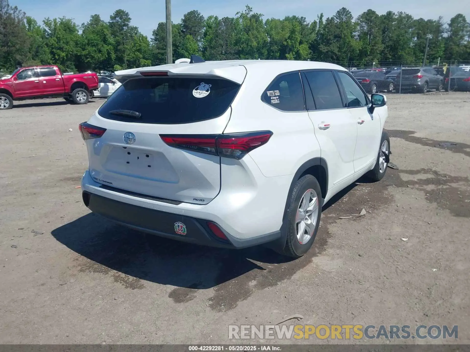 4 Photograph of a damaged car 5TDCZRBHXNS184202 TOYOTA HIGHLANDER 2022