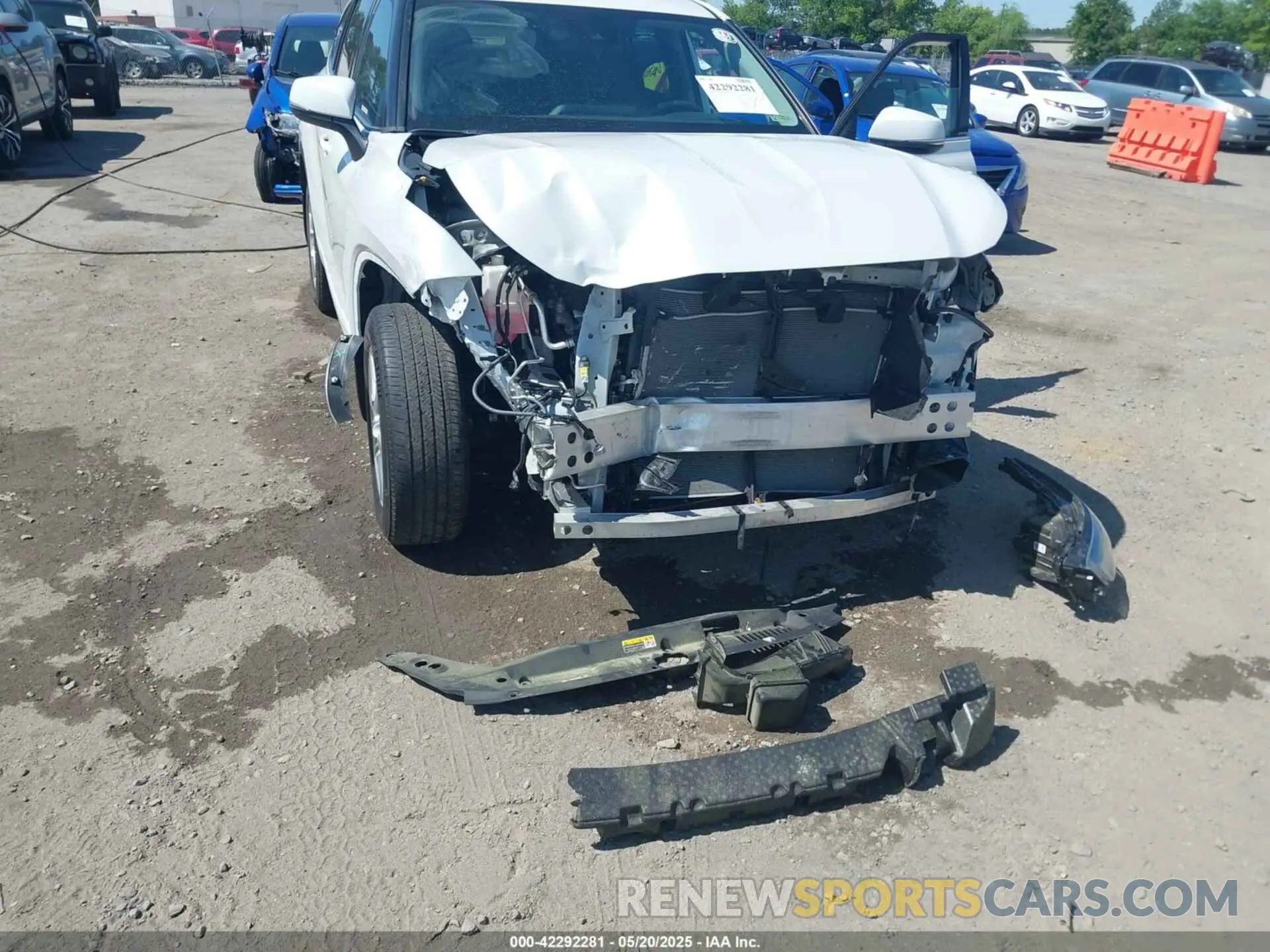 6 Photograph of a damaged car 5TDCZRBHXNS184202 TOYOTA HIGHLANDER 2022