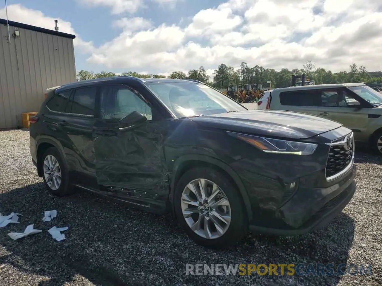 4 Photograph of a damaged car 5TDDZRBH0NS188117 TOYOTA HIGHLANDER 2022
