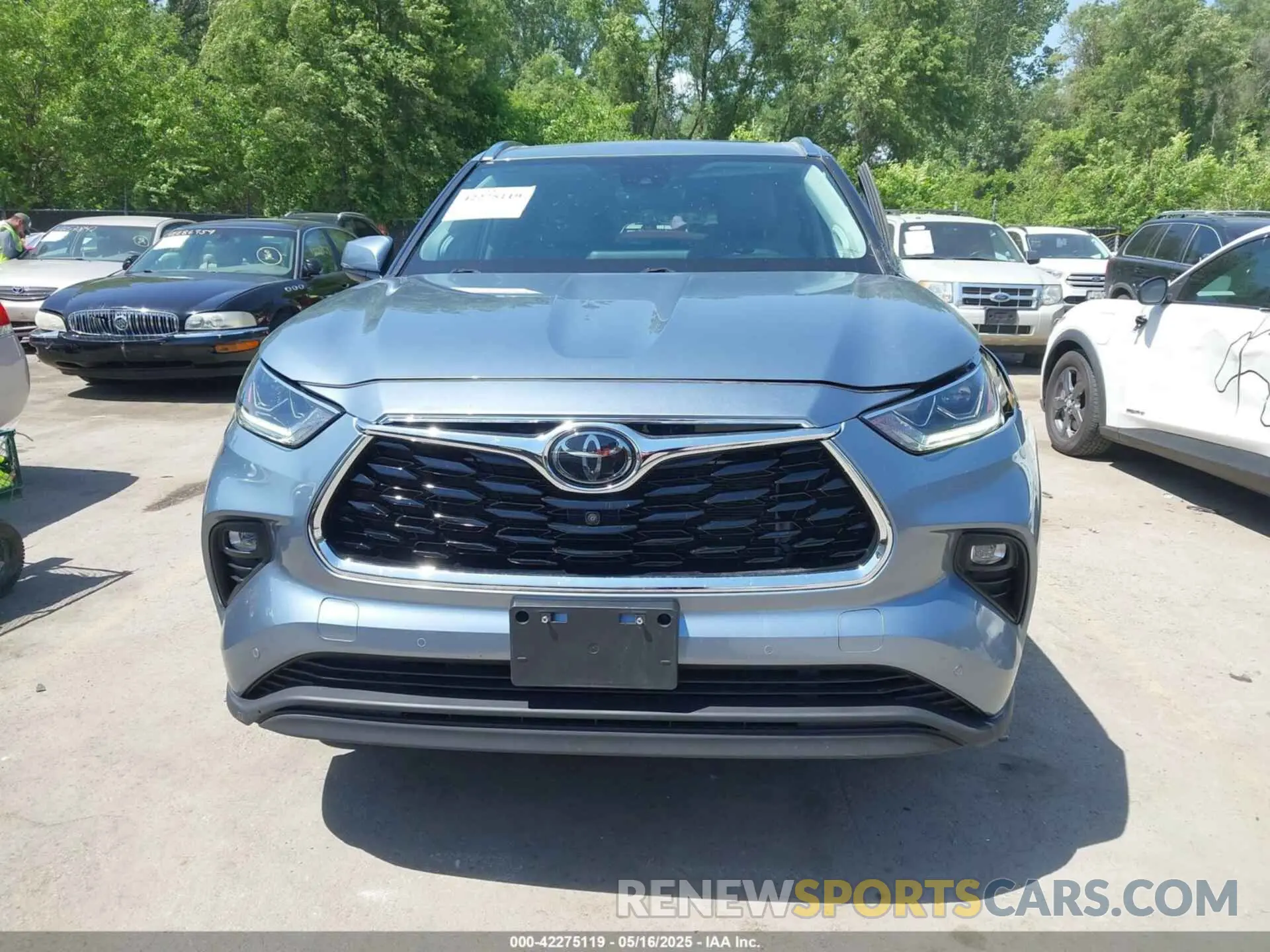 13 Photograph of a damaged car 5TDDZRBH0NS192331 TOYOTA HIGHLANDER 2022