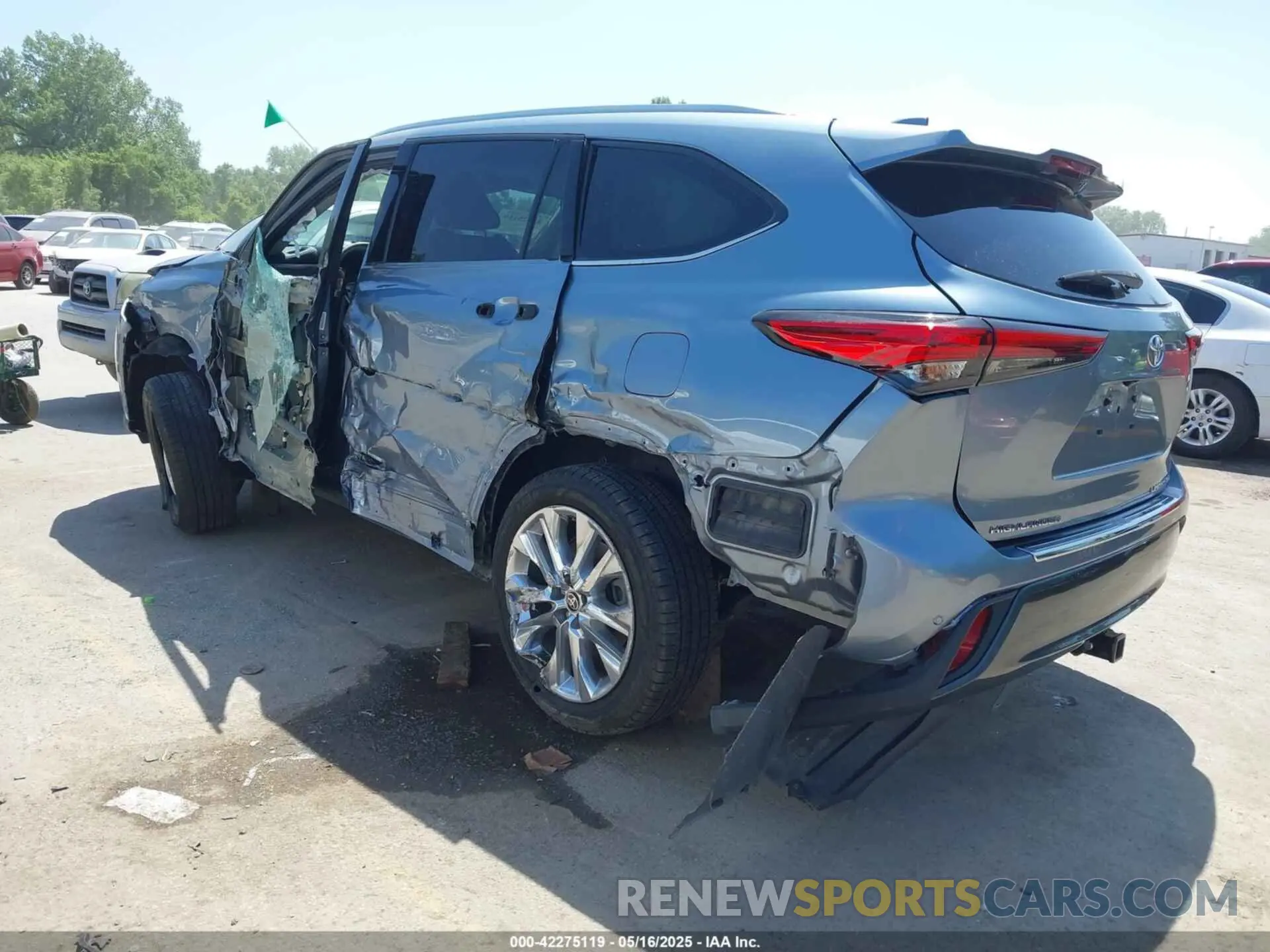 3 Photograph of a damaged car 5TDDZRBH0NS192331 TOYOTA HIGHLANDER 2022