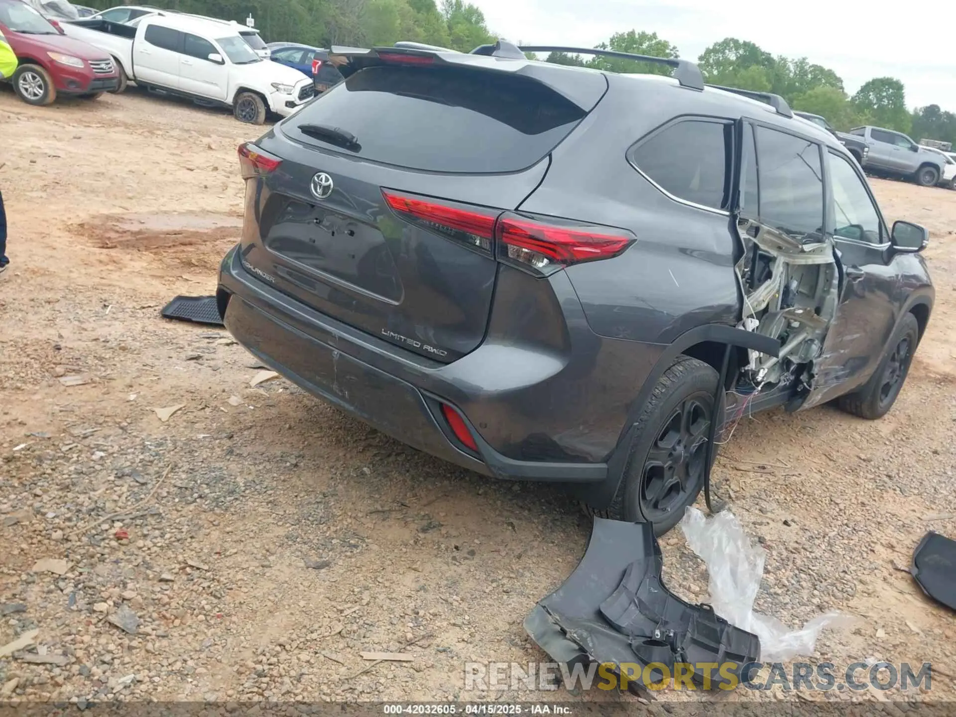 4 Photograph of a damaged car 5TDDZRBH0NS199666 TOYOTA HIGHLANDER 2022