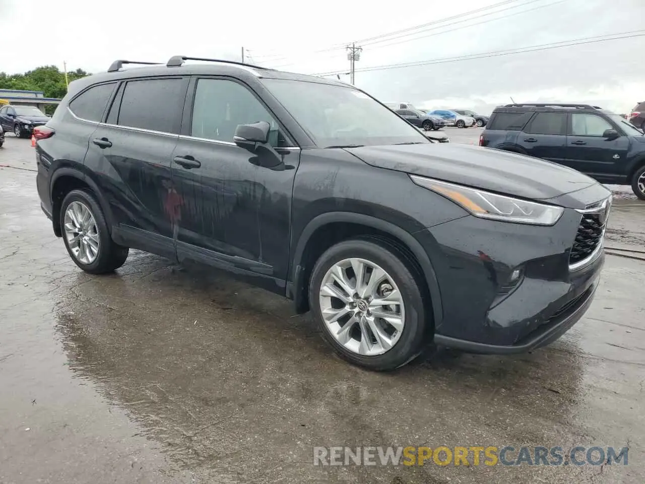 4 Photograph of a damaged car 5TDDZRBH3NS208893 TOYOTA HIGHLANDER 2022