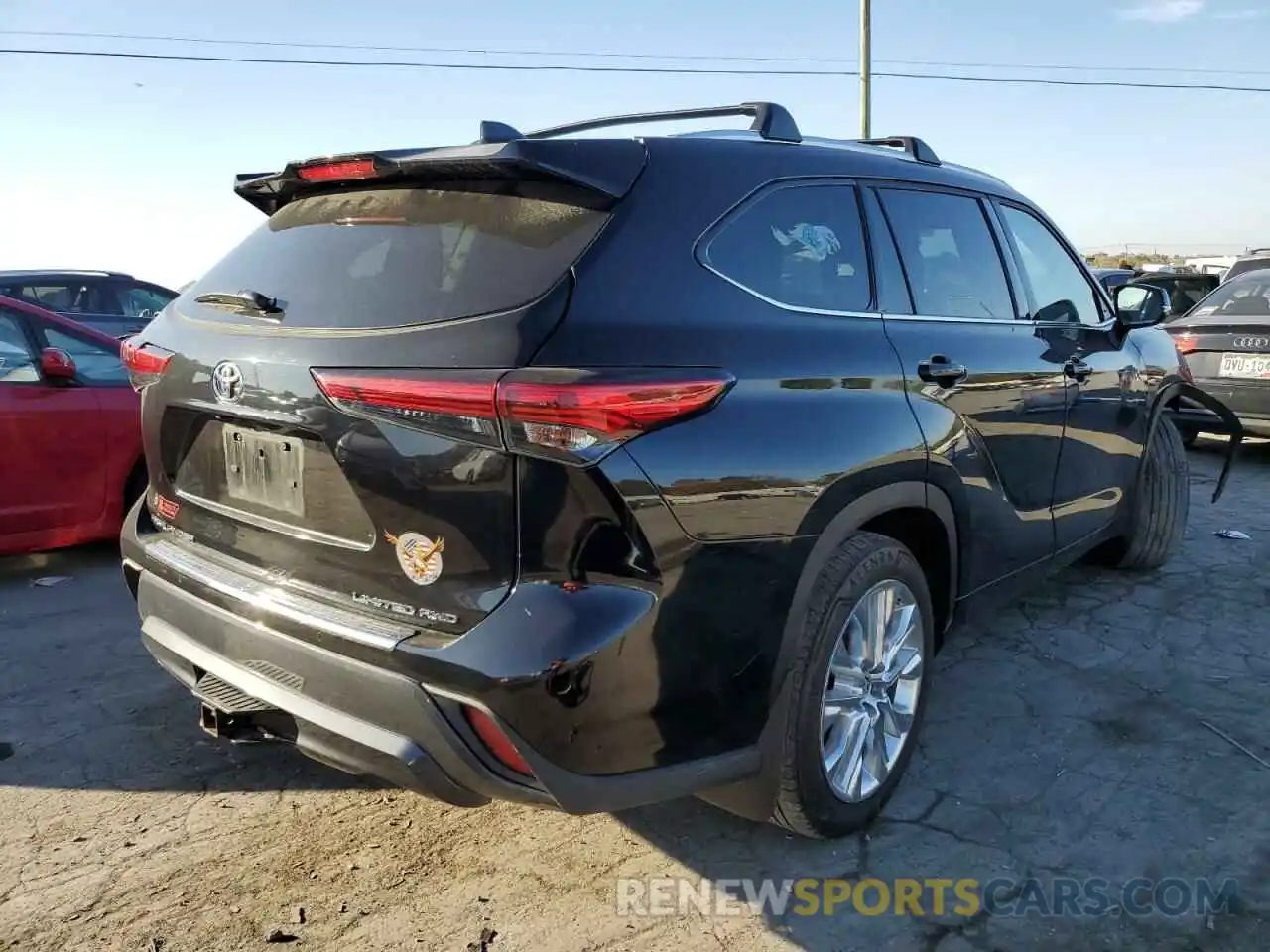 4 Photograph of a damaged car 5TDDZRBH4NS184636 TOYOTA HIGHLANDER 2022