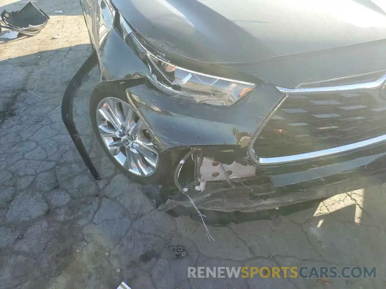 9 Photograph of a damaged car 5TDDZRBH4NS184636 TOYOTA HIGHLANDER 2022