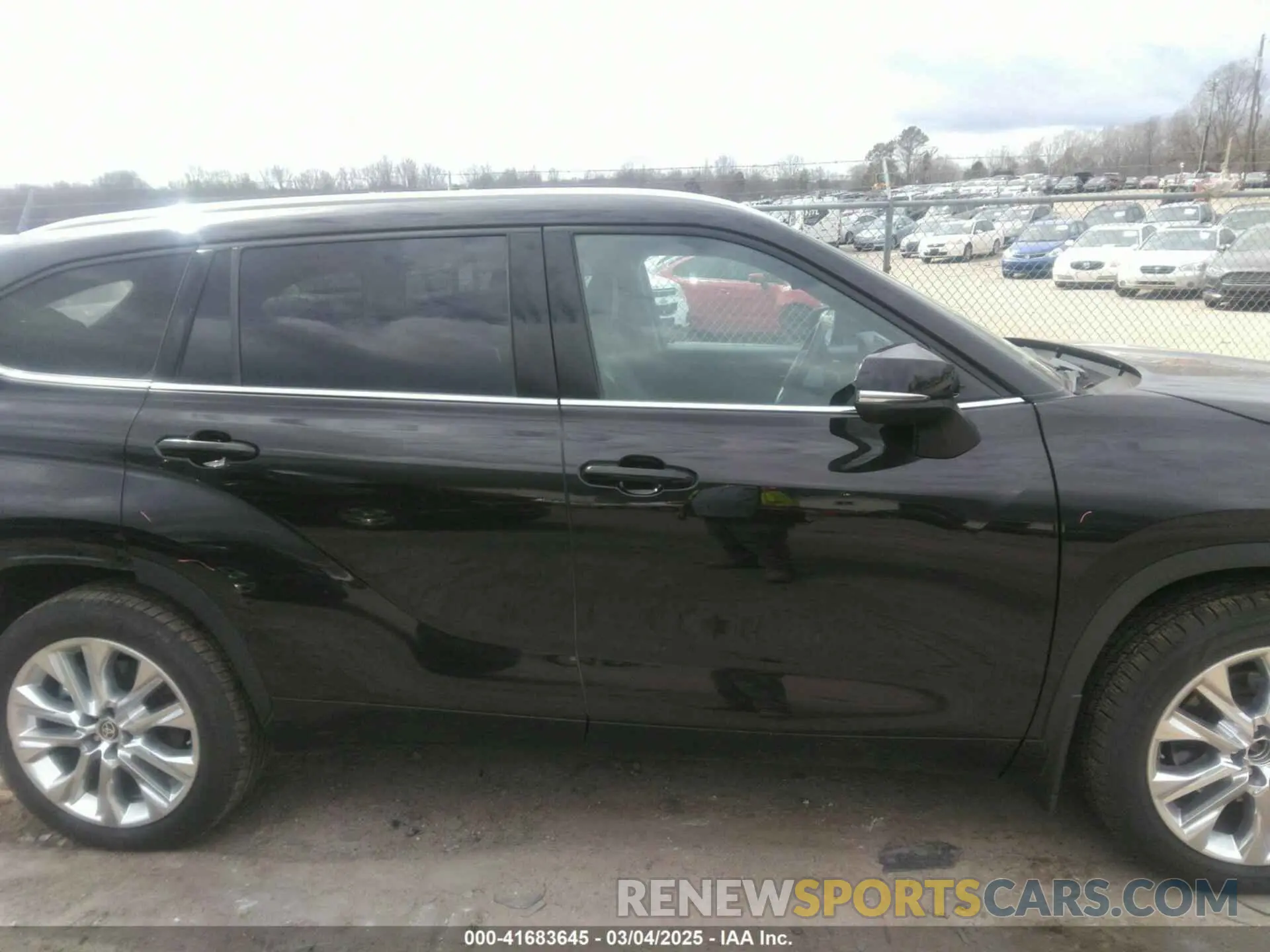 13 Photograph of a damaged car 5TDDZRBH4NS212208 TOYOTA HIGHLANDER 2022