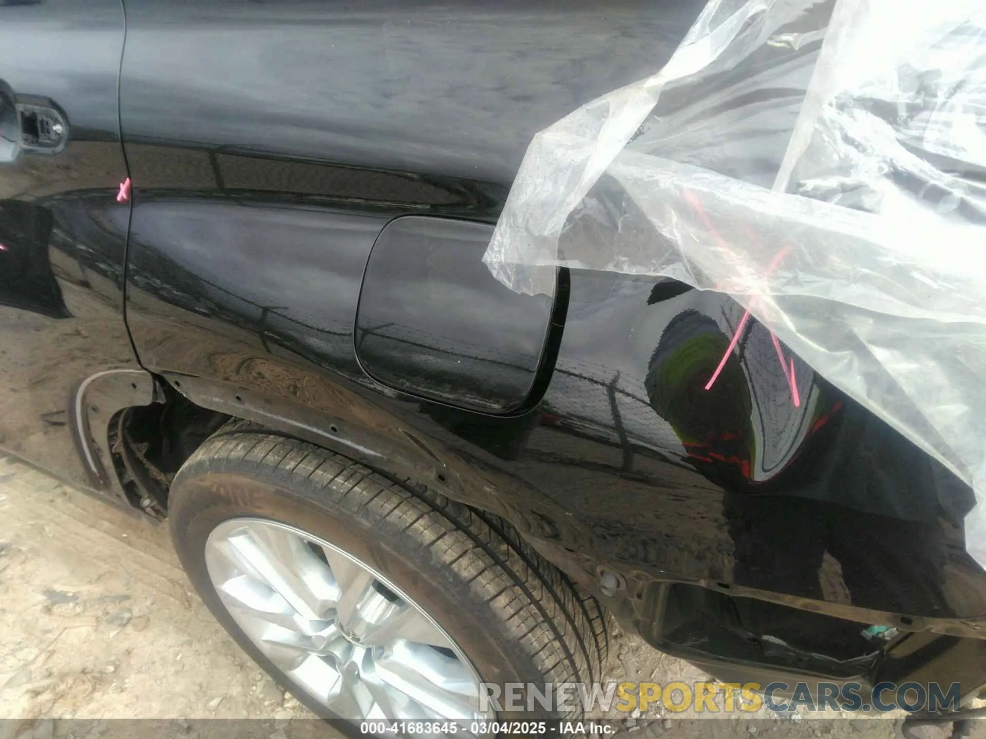 17 Photograph of a damaged car 5TDDZRBH4NS212208 TOYOTA HIGHLANDER 2022