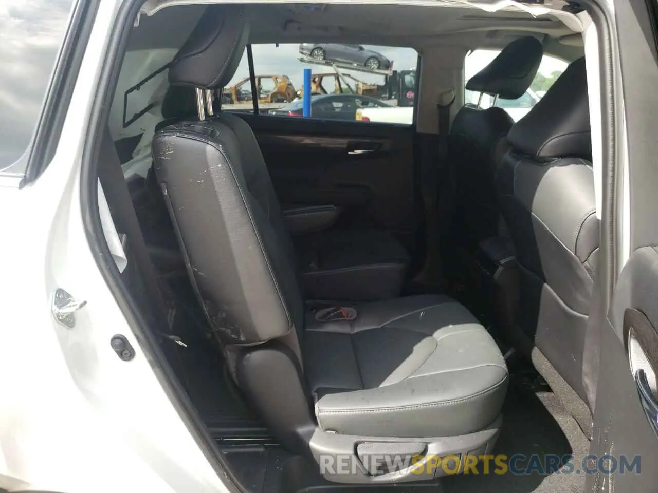 6 Photograph of a damaged car 5TDDZRBH5NS167313 TOYOTA HIGHLANDER 2022
