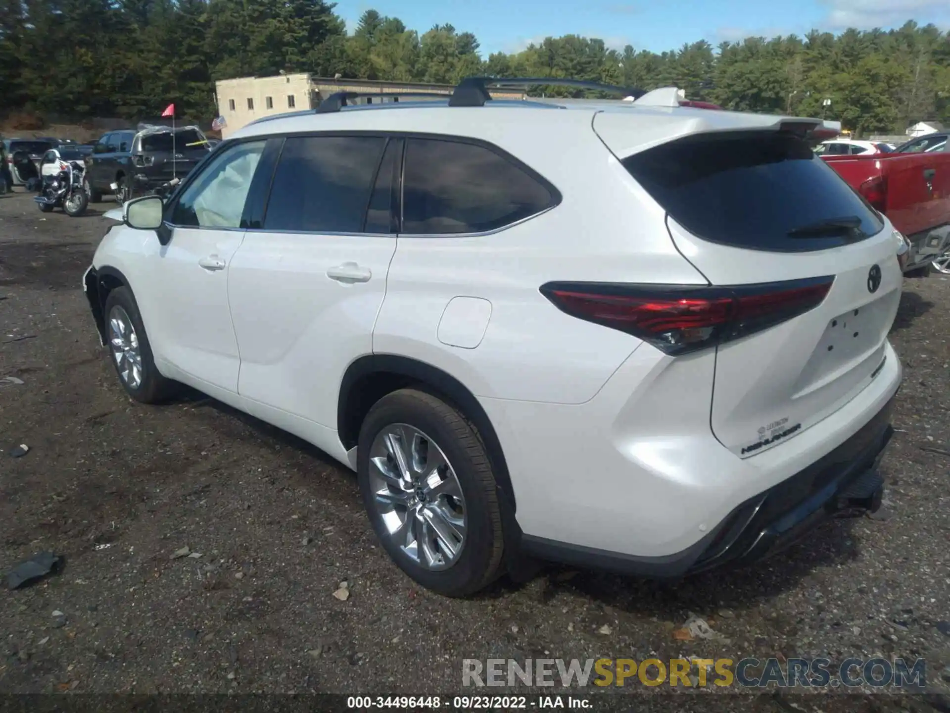 3 Photograph of a damaged car 5TDDZRBH5NS227672 TOYOTA HIGHLANDER 2022