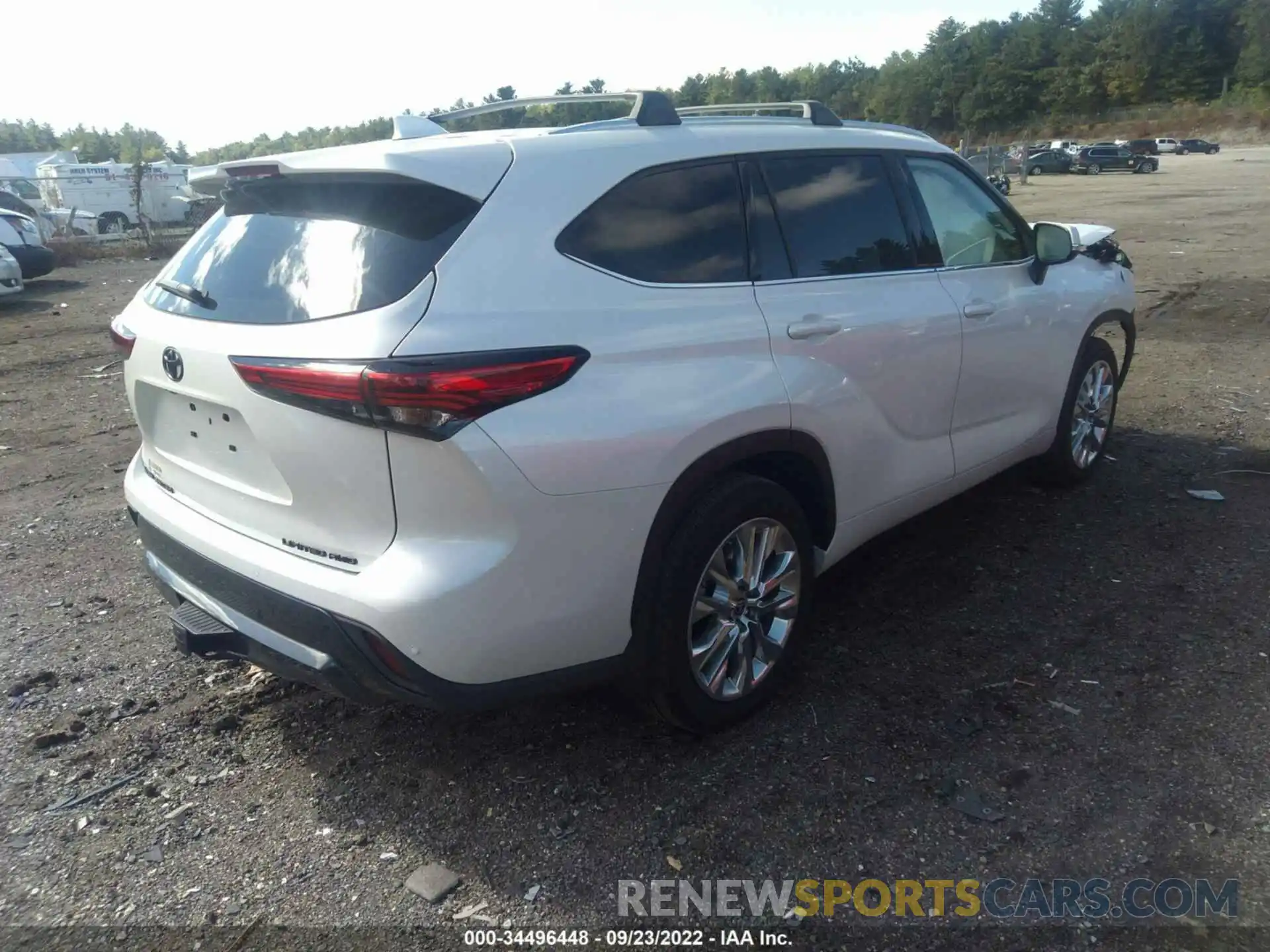 4 Photograph of a damaged car 5TDDZRBH5NS227672 TOYOTA HIGHLANDER 2022