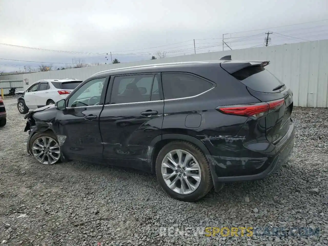 2 Photograph of a damaged car 5TDDZRBH5NS573768 TOYOTA HIGHLANDER 2022