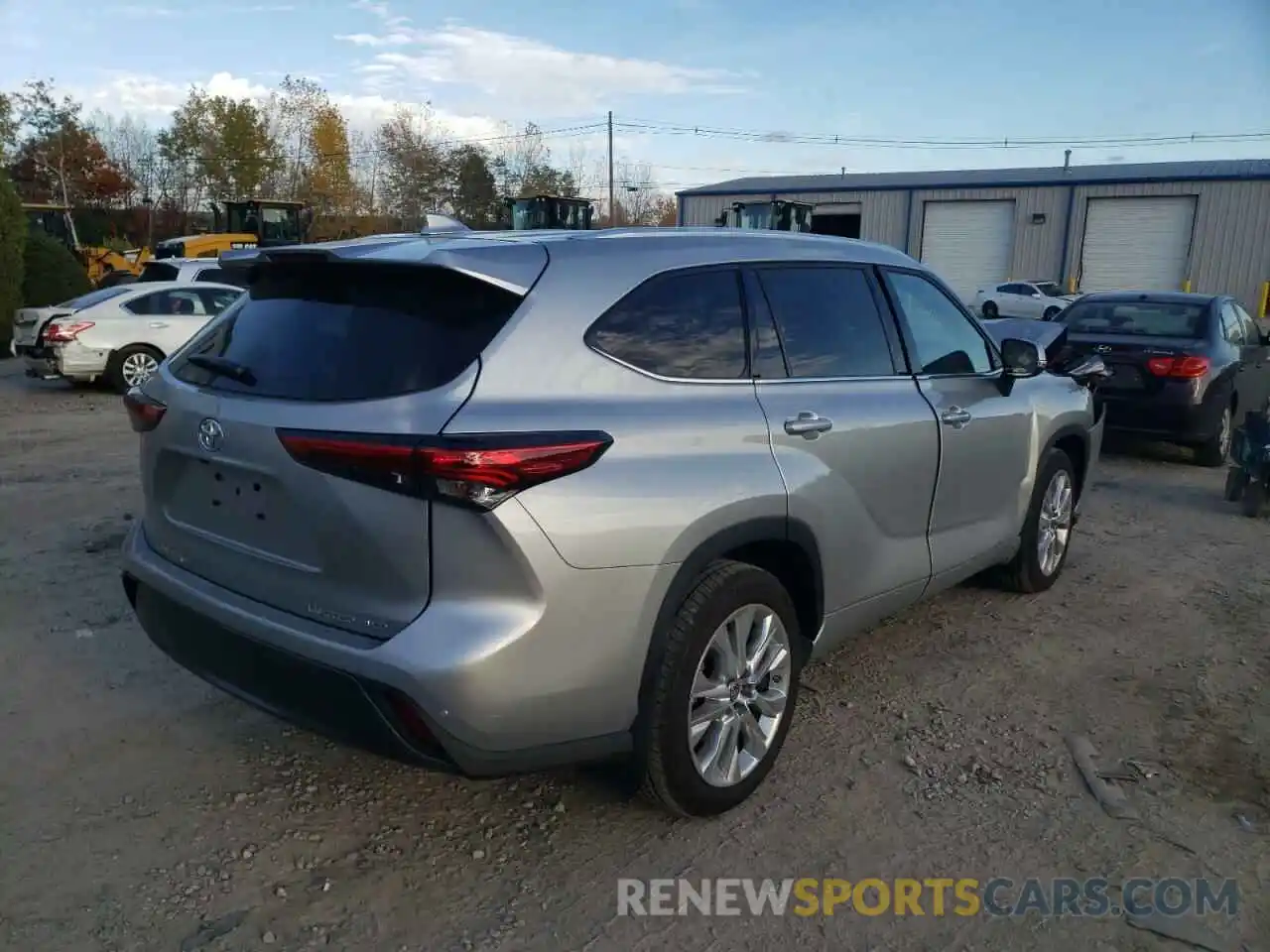 4 Photograph of a damaged car 5TDDZRBH5NS574581 TOYOTA HIGHLANDER 2022