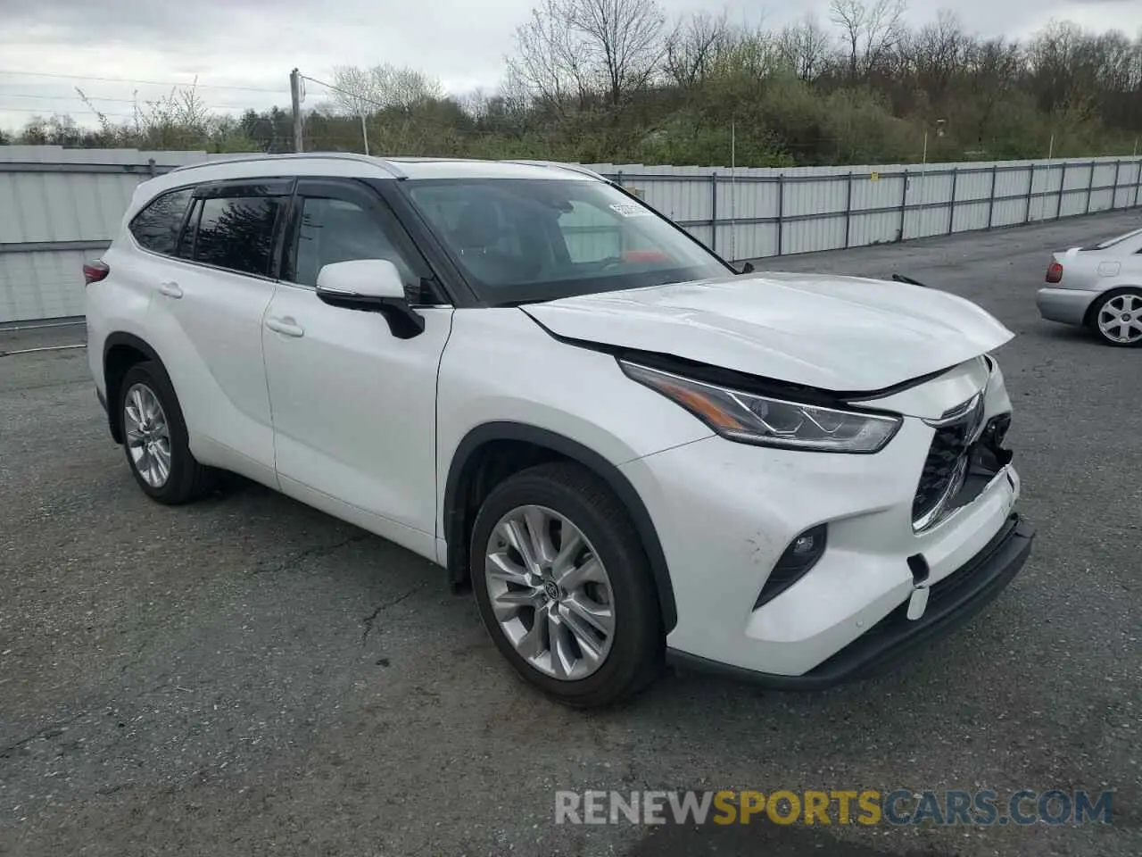4 Photograph of a damaged car 5TDDZRBH6NS169393 TOYOTA HIGHLANDER 2022