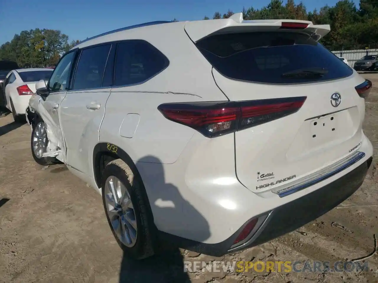 3 Photograph of a damaged car 5TDDZRBH6NS565212 TOYOTA HIGHLANDER 2022