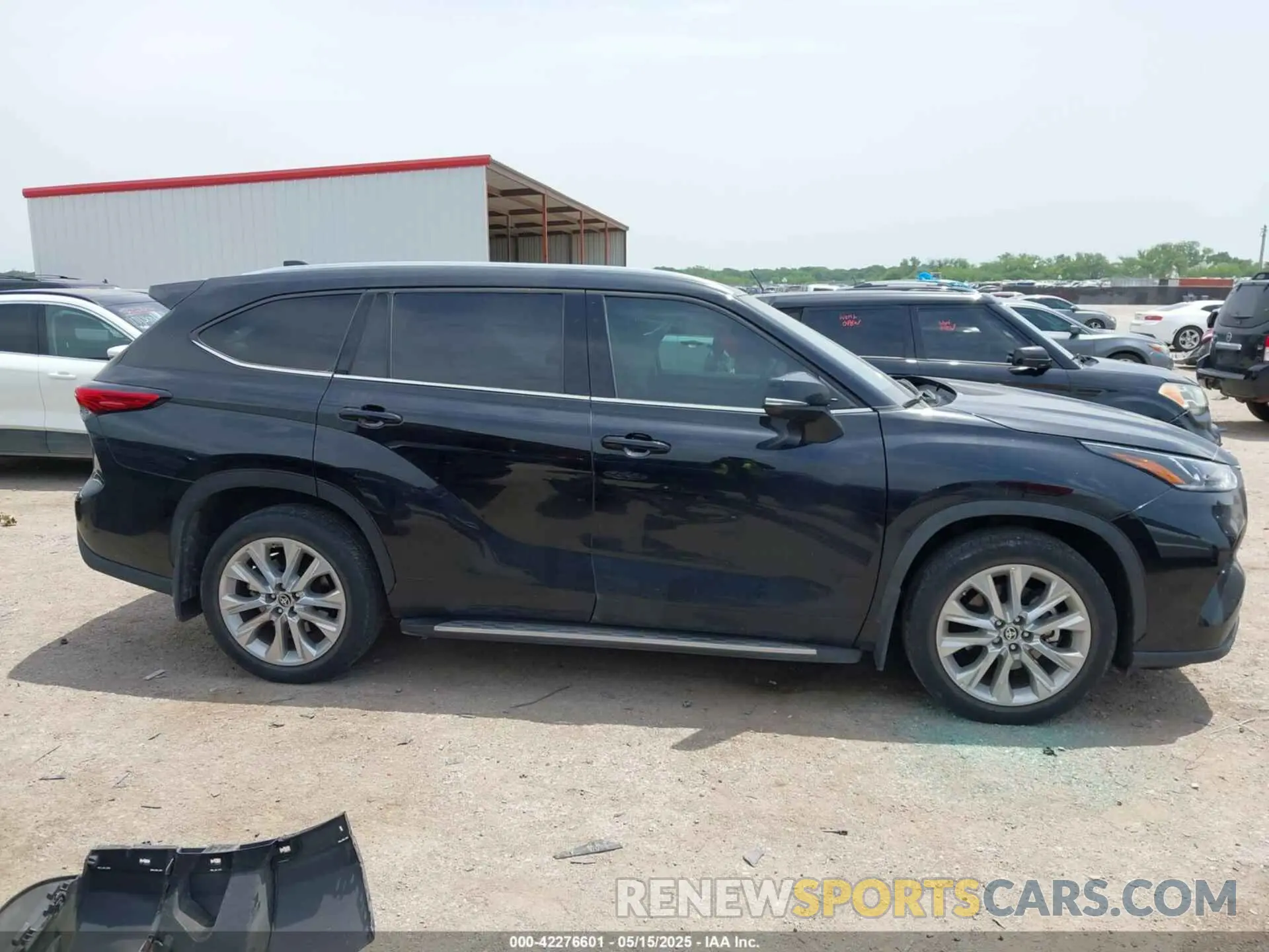 13 Photograph of a damaged car 5TDDZRBH7NS224241 TOYOTA HIGHLANDER 2022