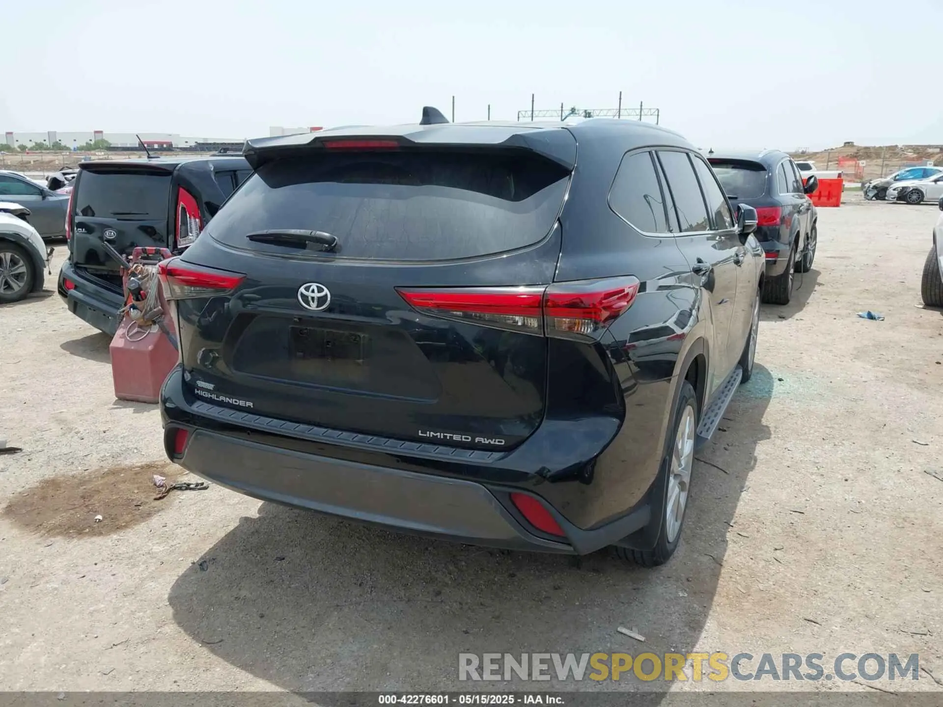 4 Photograph of a damaged car 5TDDZRBH7NS224241 TOYOTA HIGHLANDER 2022