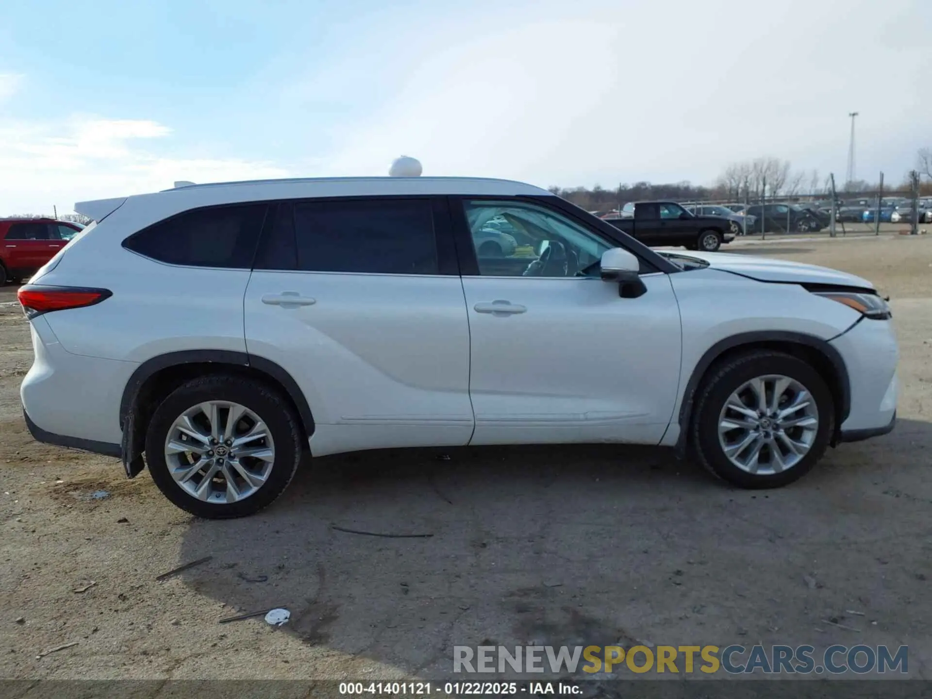 13 Photograph of a damaged car 5TDDZRBH8NS192285 TOYOTA HIGHLANDER 2022