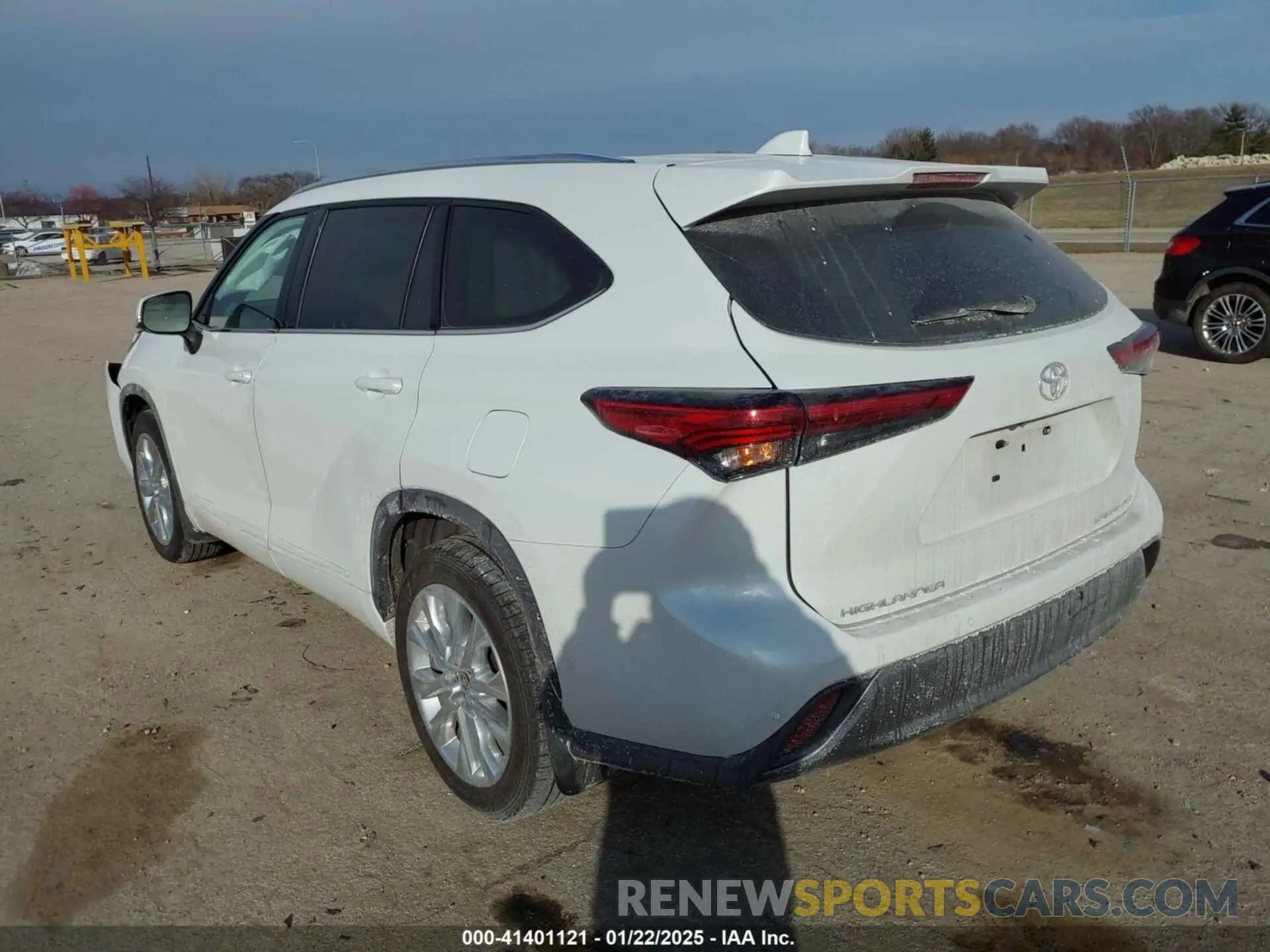 3 Photograph of a damaged car 5TDDZRBH8NS192285 TOYOTA HIGHLANDER 2022