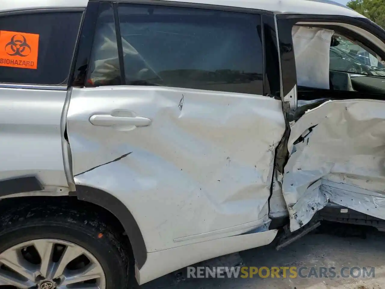 11 Photograph of a damaged car 5TDDZRBH8NS213040 TOYOTA HIGHLANDER 2022