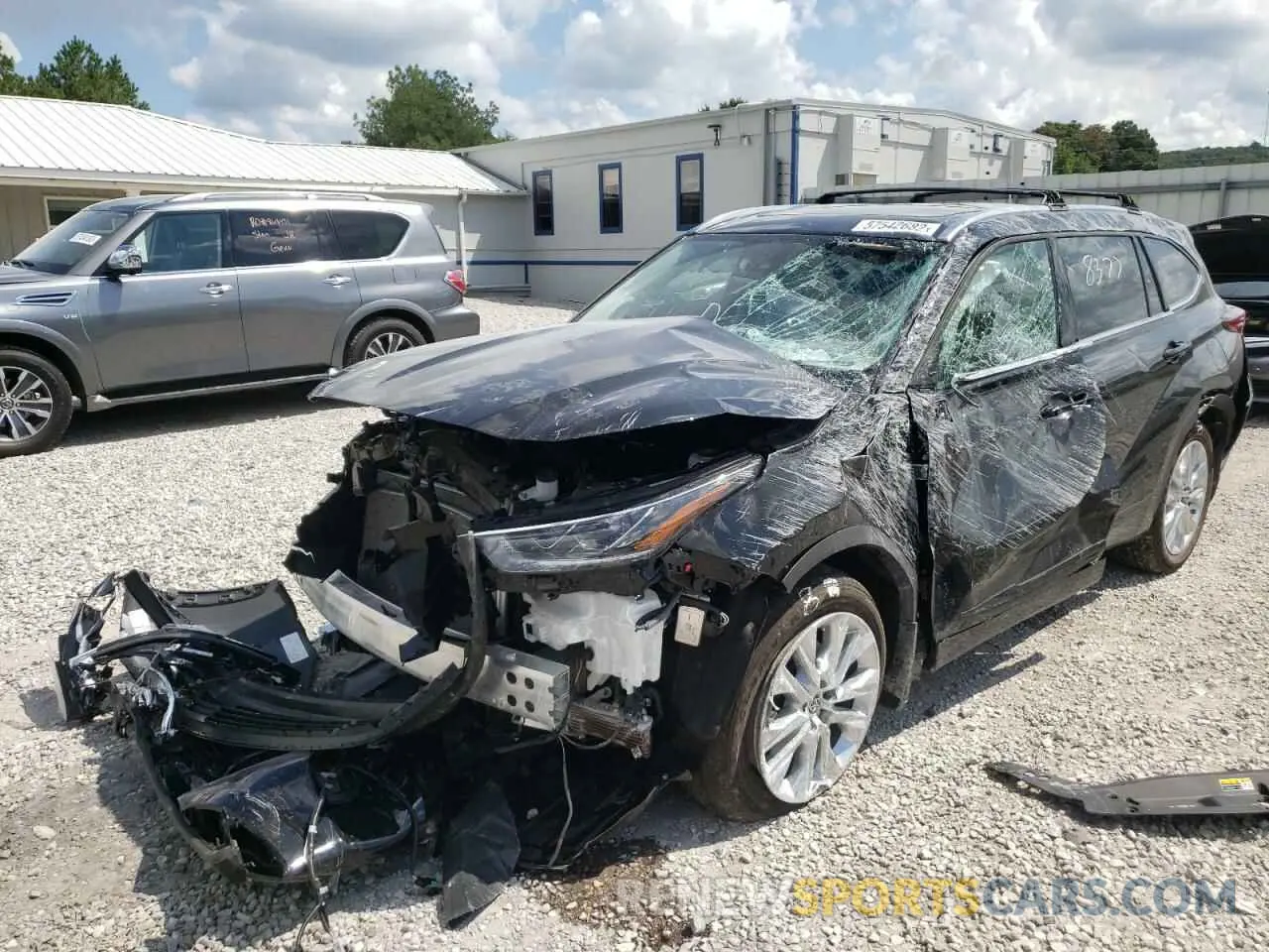 2 Photograph of a damaged car 5TDDZRBH8NS216536 TOYOTA HIGHLANDER 2022