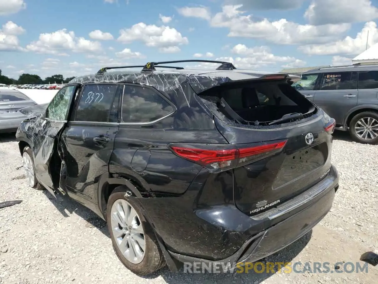 3 Photograph of a damaged car 5TDDZRBH8NS216536 TOYOTA HIGHLANDER 2022
