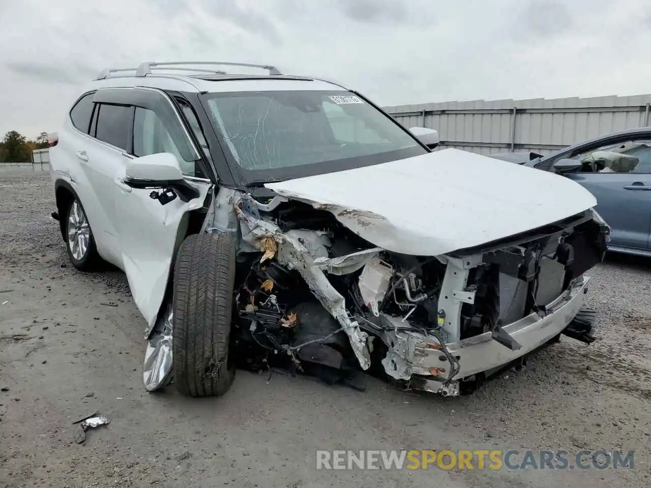 1 Photograph of a damaged car 5TDDZRBH9NS199102 TOYOTA HIGHLANDER 2022