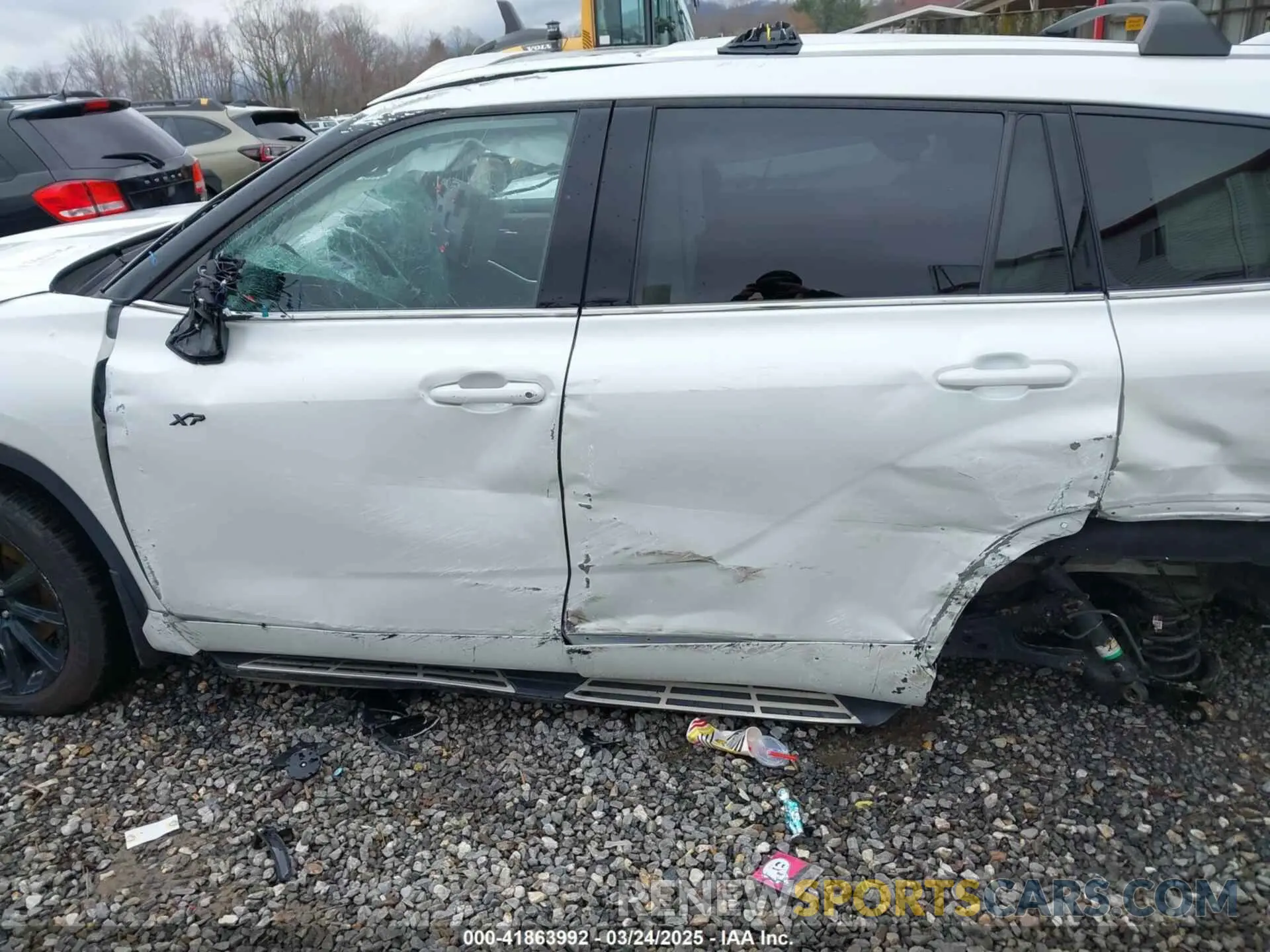13 Photograph of a damaged car 5TDDZRBH9NS570565 TOYOTA HIGHLANDER 2022