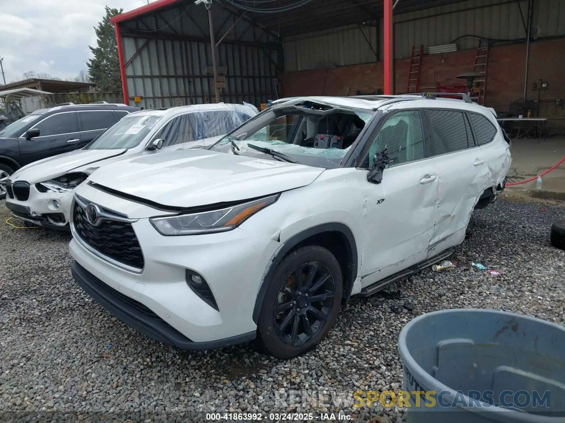 2 Photograph of a damaged car 5TDDZRBH9NS570565 TOYOTA HIGHLANDER 2022