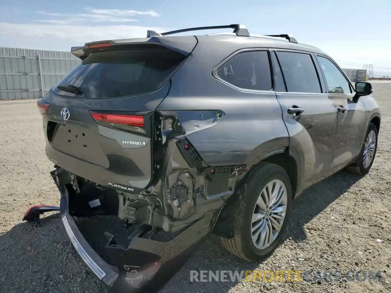 4 Photograph of a damaged car 5TDEBRCH1NS096456 TOYOTA HIGHLANDER 2022