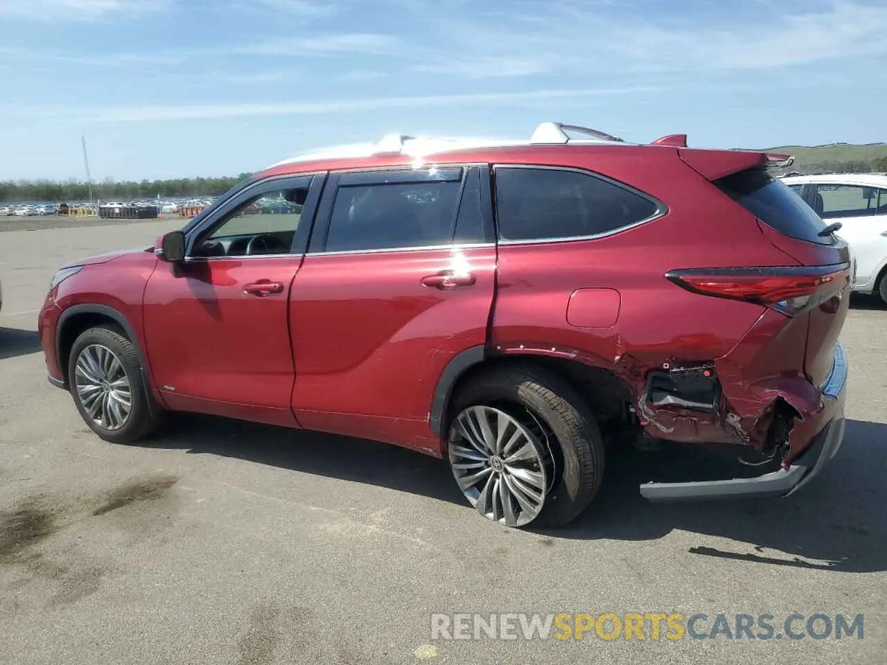 2 Photograph of a damaged car 5TDEBRCH3NS075589 TOYOTA HIGHLANDER 2022